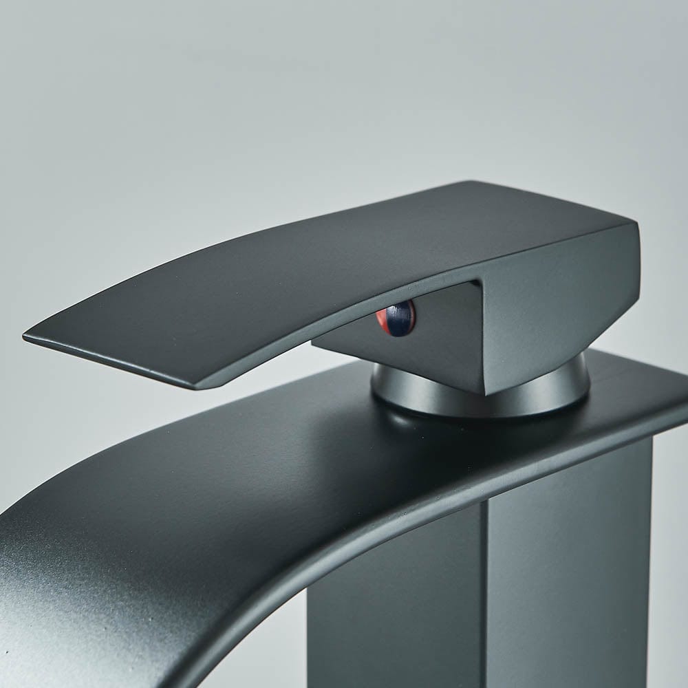 Bateria pentru lavoar, curgere tip cascada, negru mat