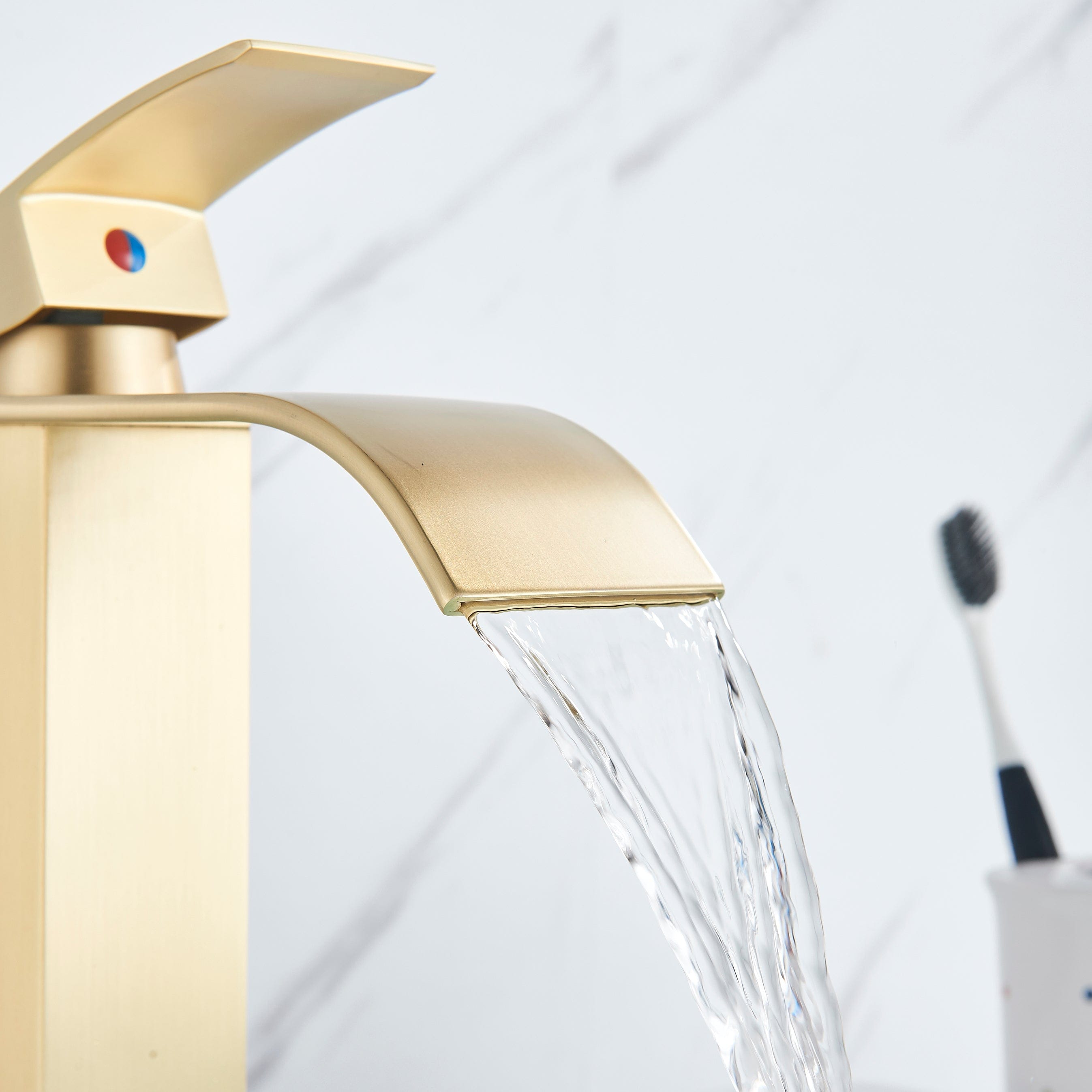 Bateria pentru lavoar Eigens, curgere tip cascada, auriu nichelat