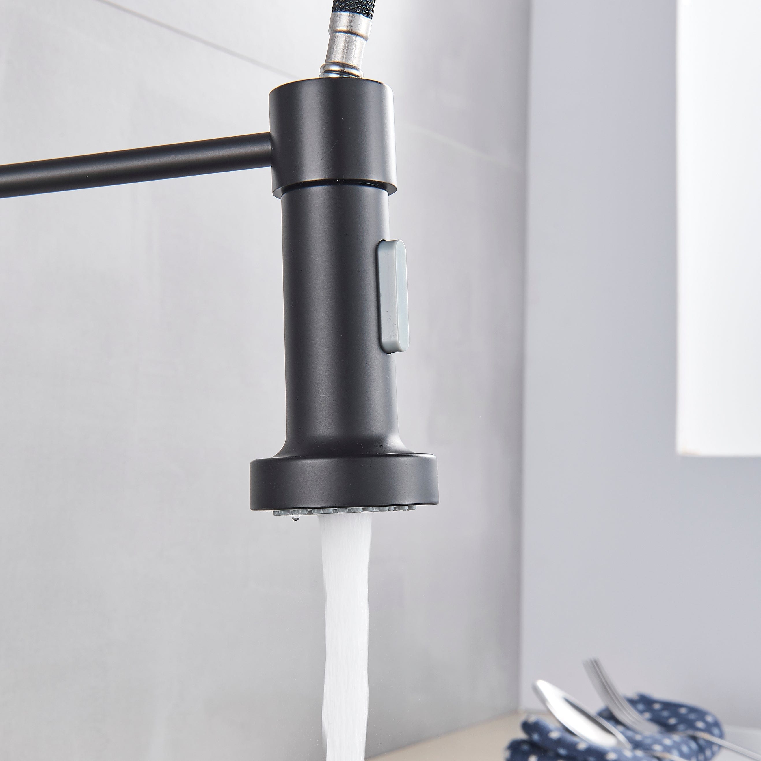 Bateria profesionala pentru bucatarie Heim Matte, cu 2 functii de curgere, dus extractibil, senzor tactil de pornire/oprire, negru mat