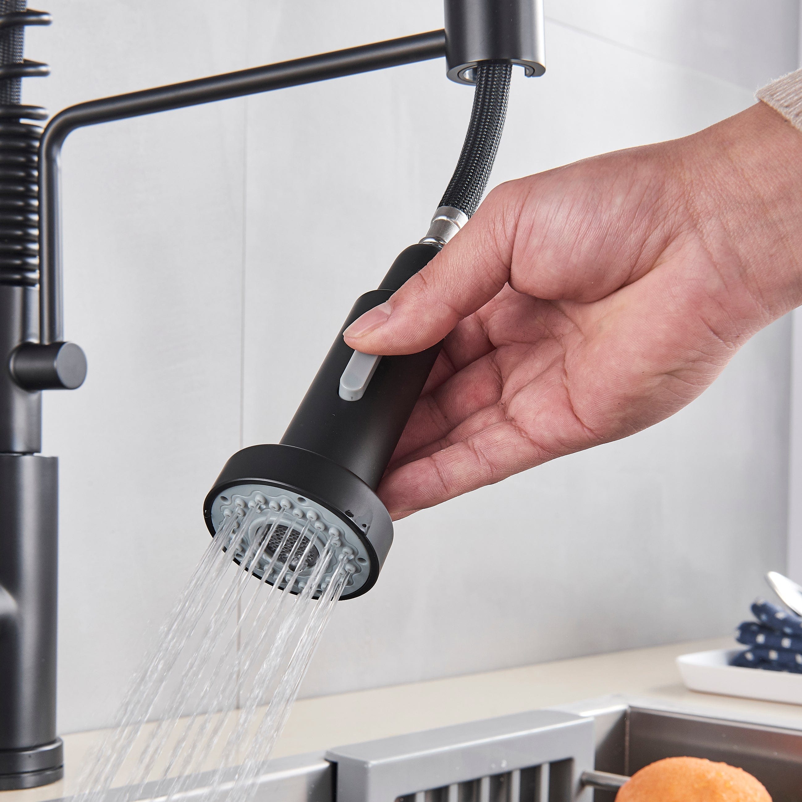 Bateria profesionala pentru bucatarie Heim Matte, cu 2 functii de curgere, dus extractibil, senzor tactil de pornire/oprire, negru mat