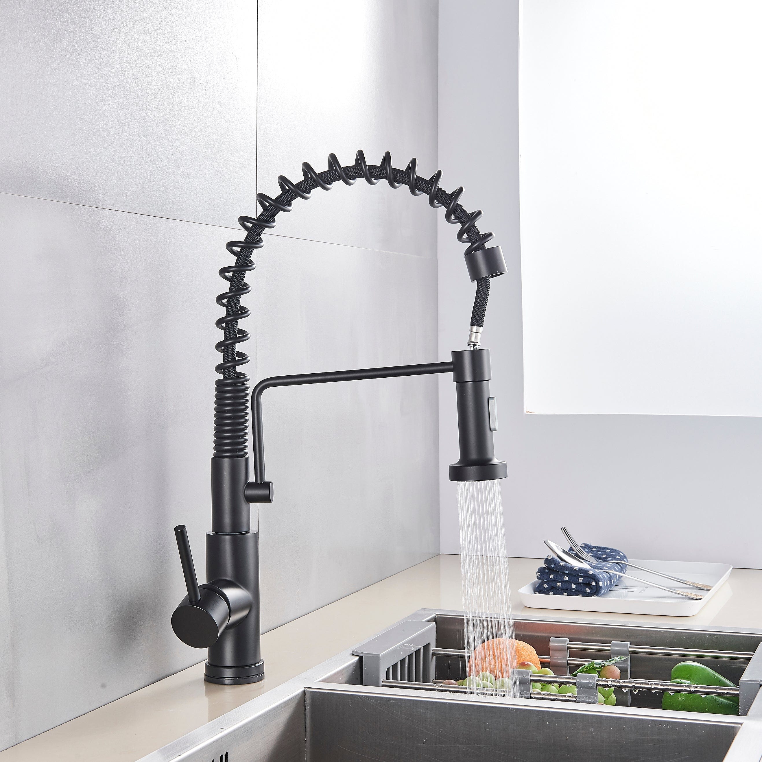 Bateria profesionala pentru bucatarie Heim Matte, cu 2 functii de curgere, dus extractibil, senzor tactil de pornire/oprire, negru mat