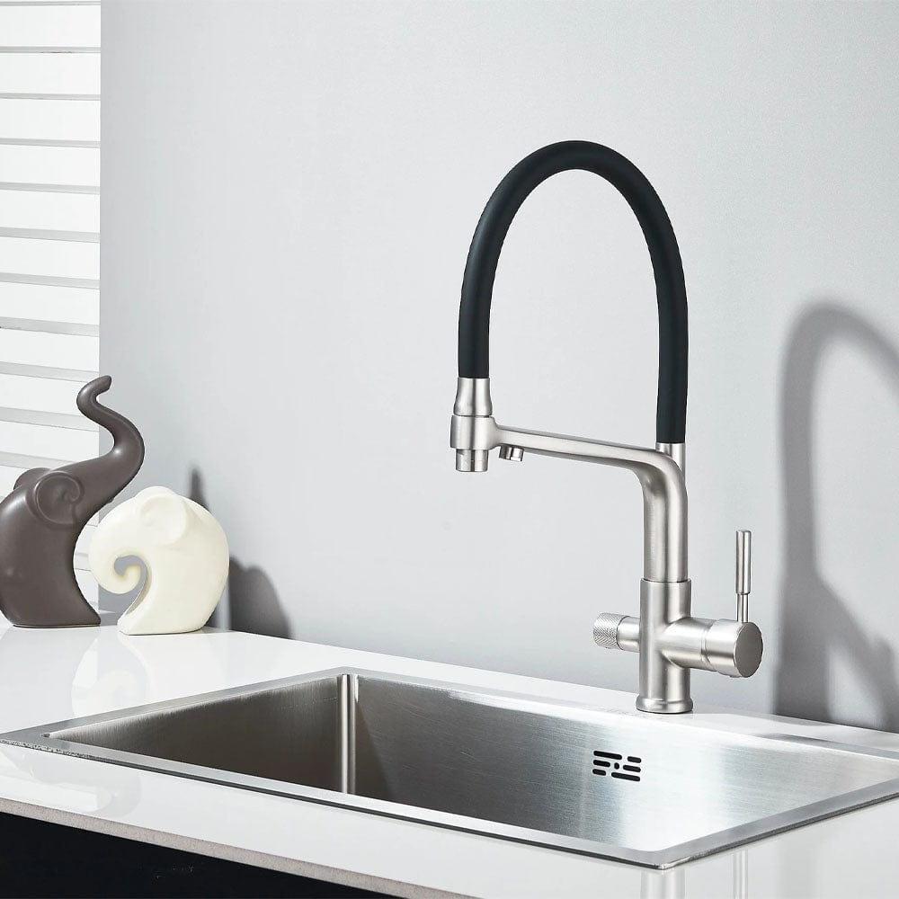 Baterie bucatarie cu 3 cai pentru filtru de purificare si 2 functii de curgere a apei, argintiu/negru