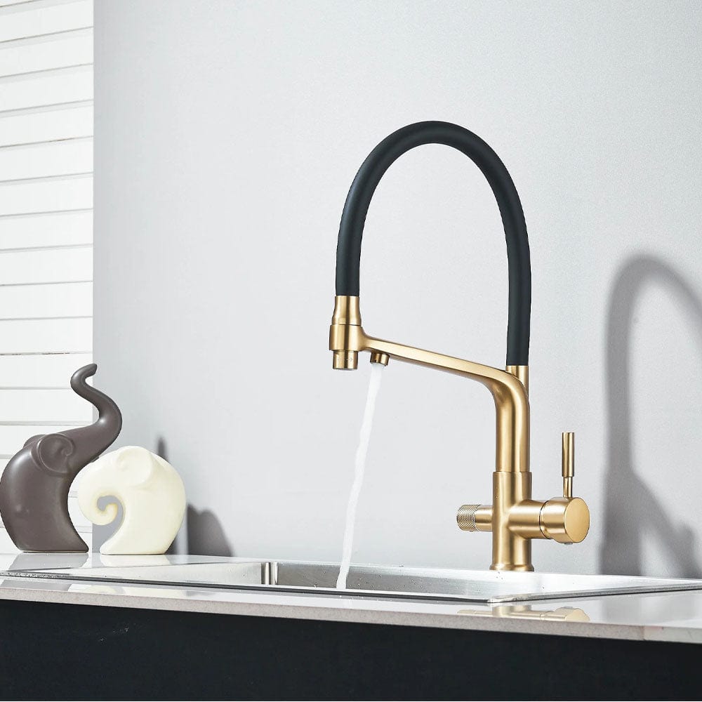 Baterie bucatarie cu 3 cai pentru filtru de purificare si 2 functii de curgere a apei, auriu/negru