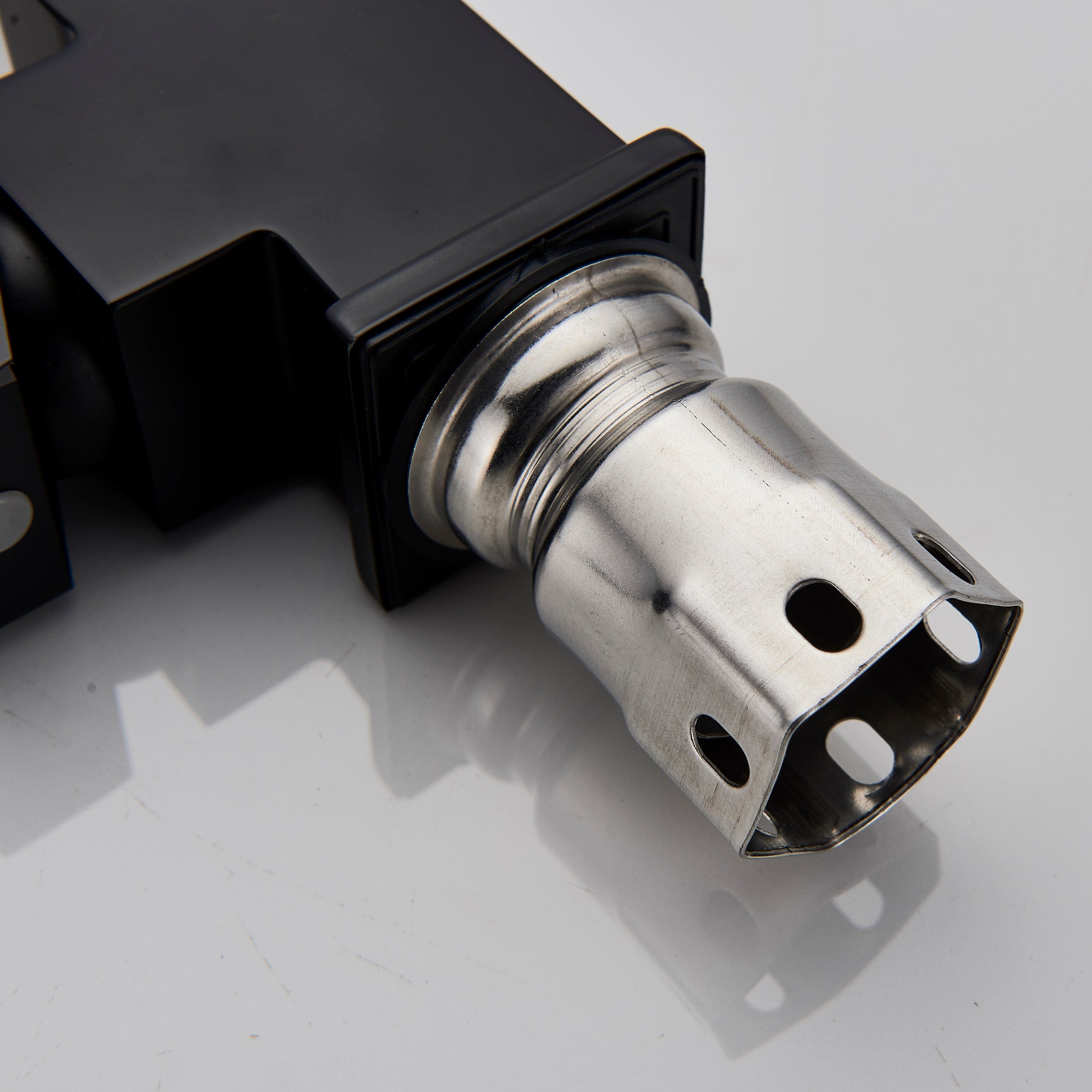 Baterie bucatarie cu cadru patrat si monocomanda, negru mat