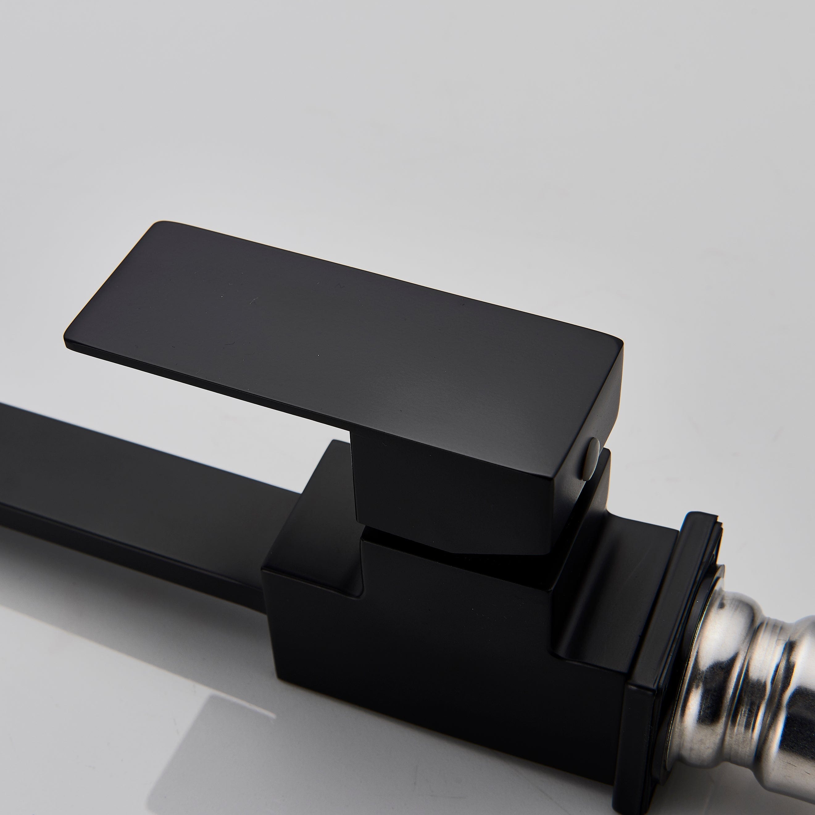 Baterie bucatarie cu cadru patrat si monocomanda, negru mat