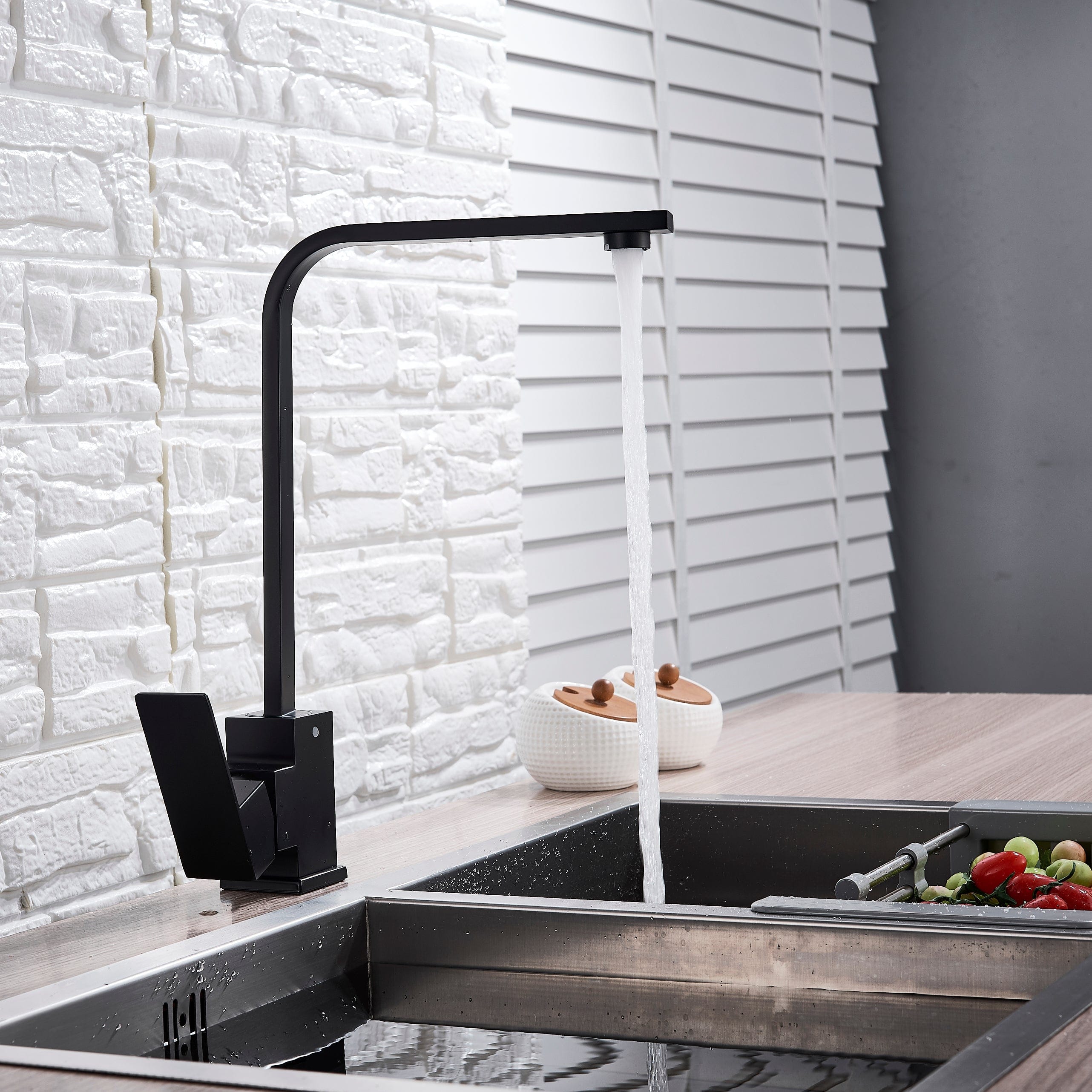 Baterie bucatarie cu cadru patrat si monocomanda, negru mat