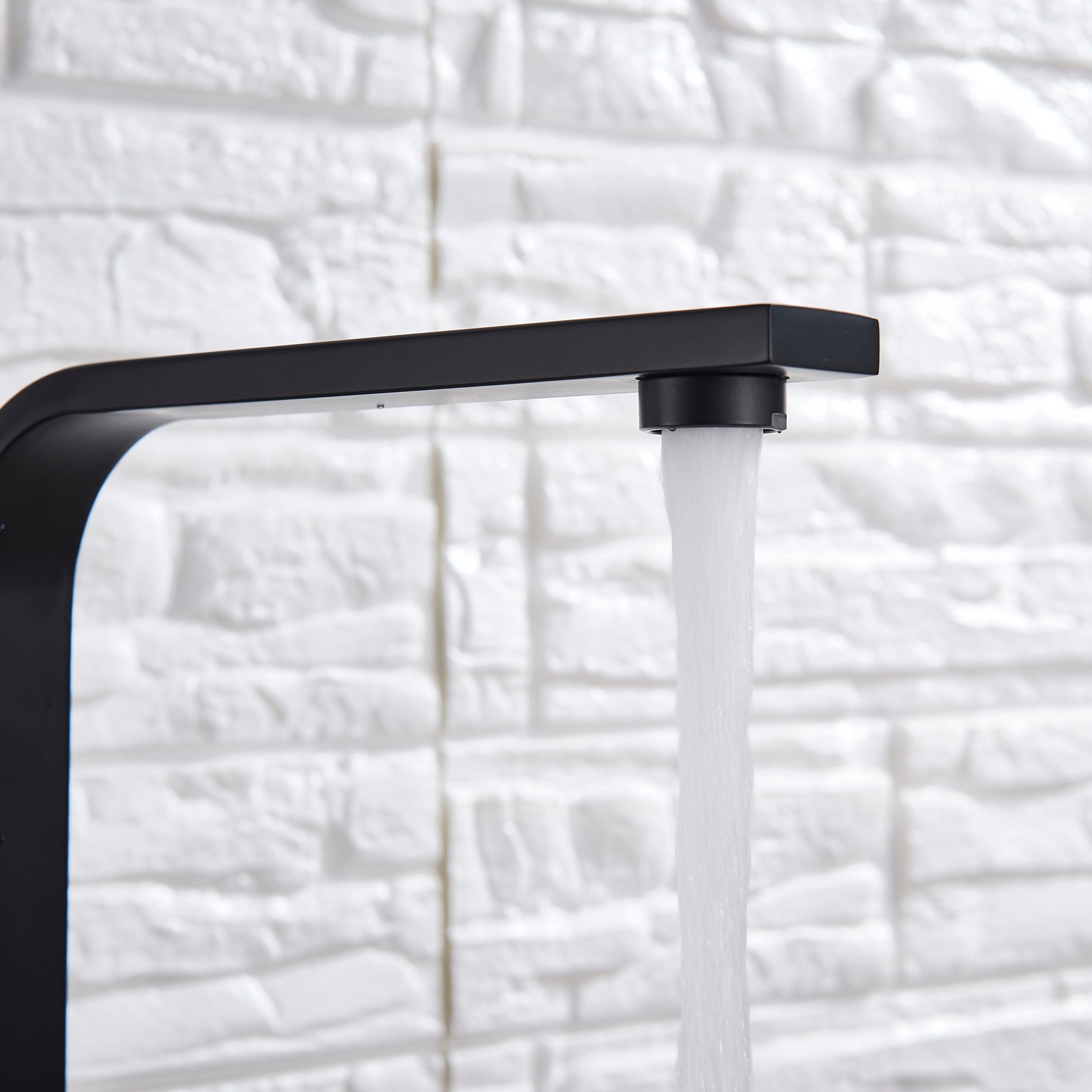 Baterie bucatarie cu cadru patrat si monocomanda, negru mat