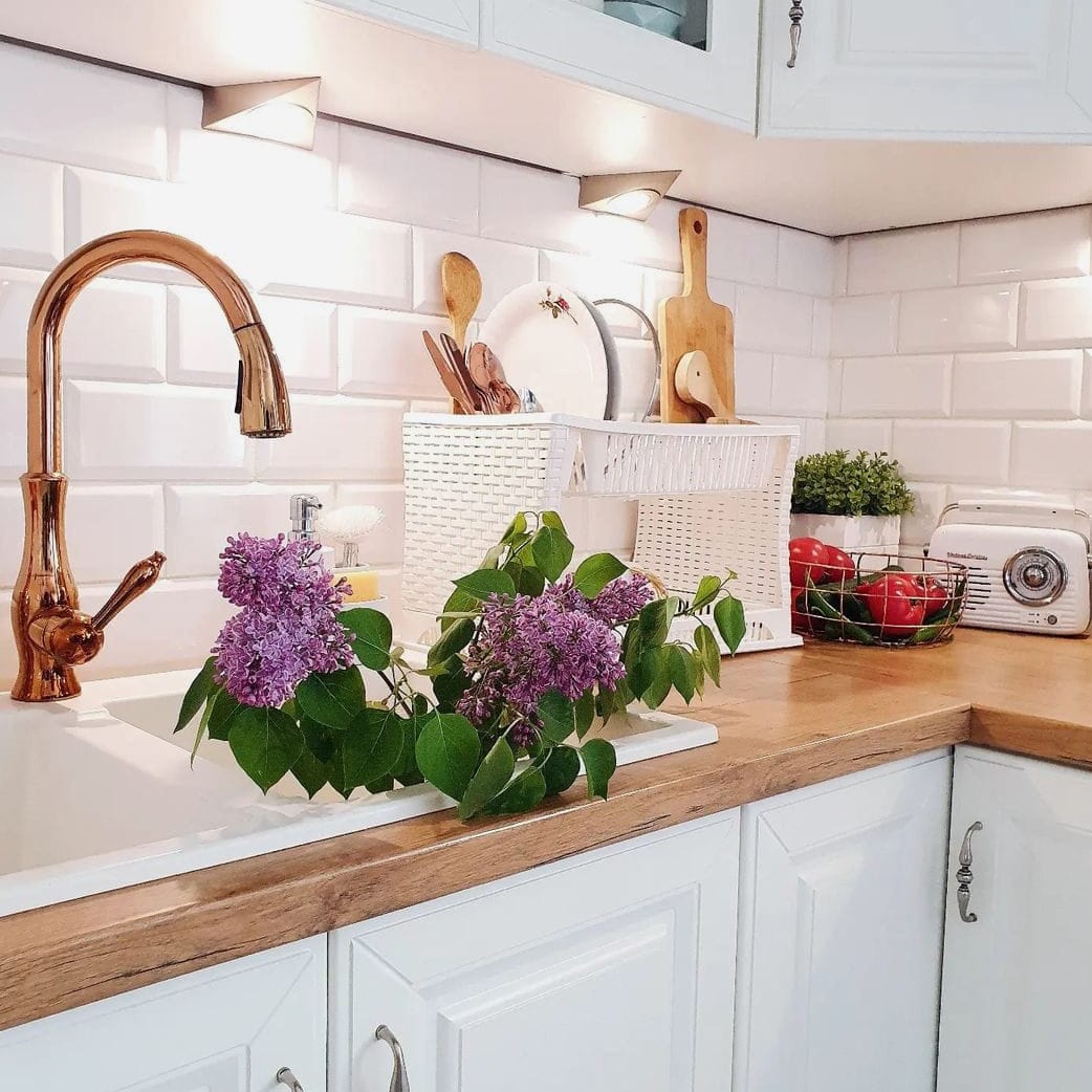 Baterie bucatarie culoare cupru, cu dus extractibil si 2 functii de curgere a apei