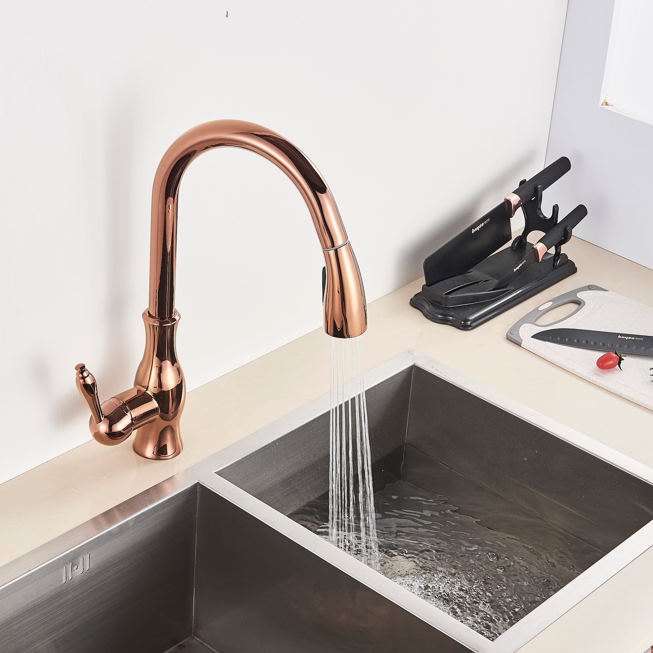 Baterie bucatarie culoare cupru, cu dus extractibil si 2 functii de curgere a apei