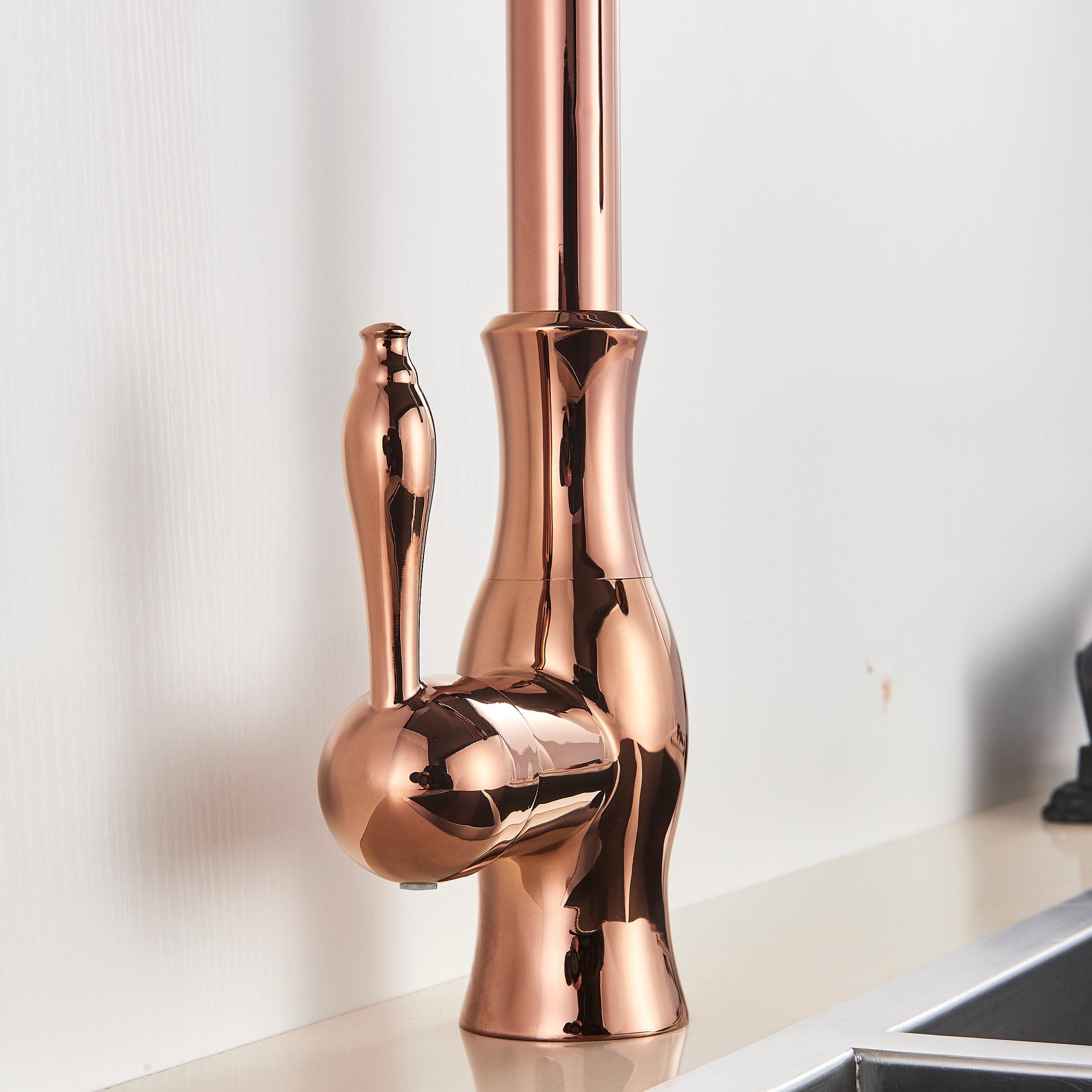 Baterie bucatarie culoare cupru, cu dus extractibil si 2 functii de curgere a apei