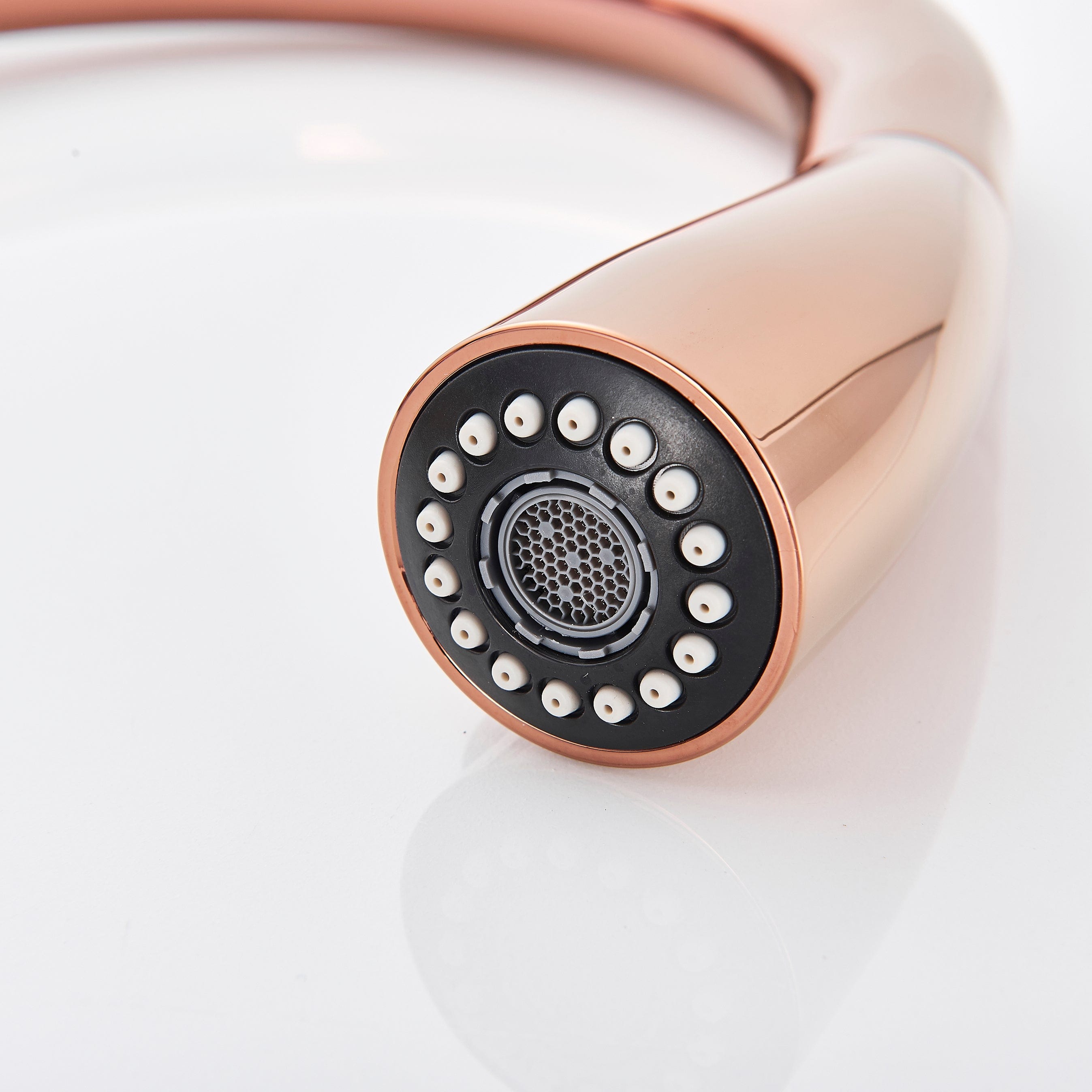 Baterie bucatarie culoare cupru, cu dus extractibil si 2 functii de curgere a apei