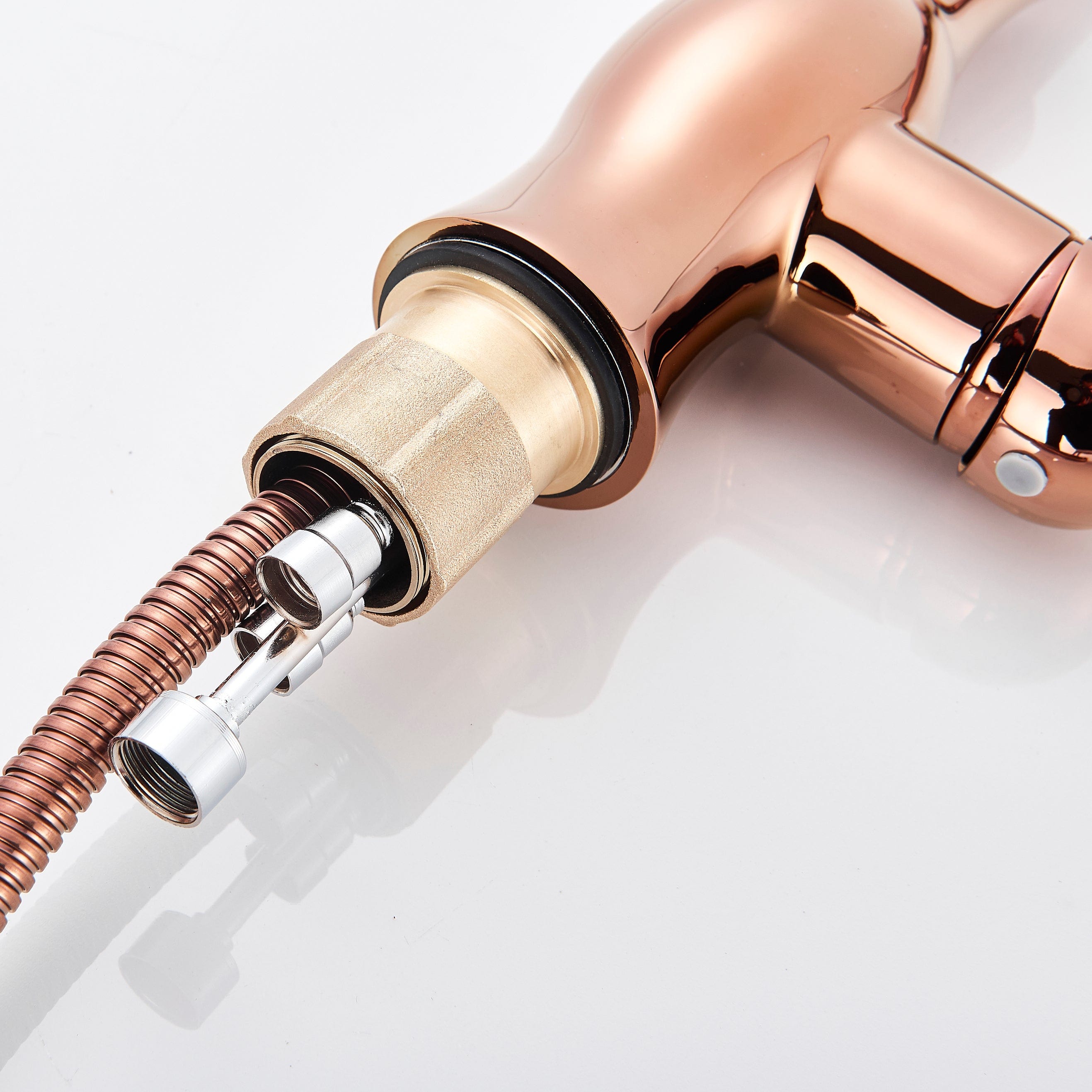 Baterie bucatarie culoare cupru, cu dus extractibil si 2 functii de curgere a apei