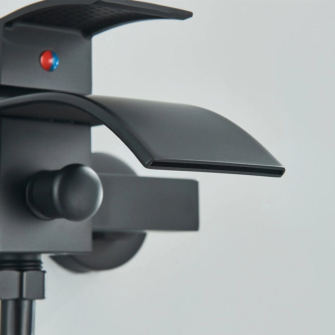 Baterie cada cu robinet tip cascada, negru mat