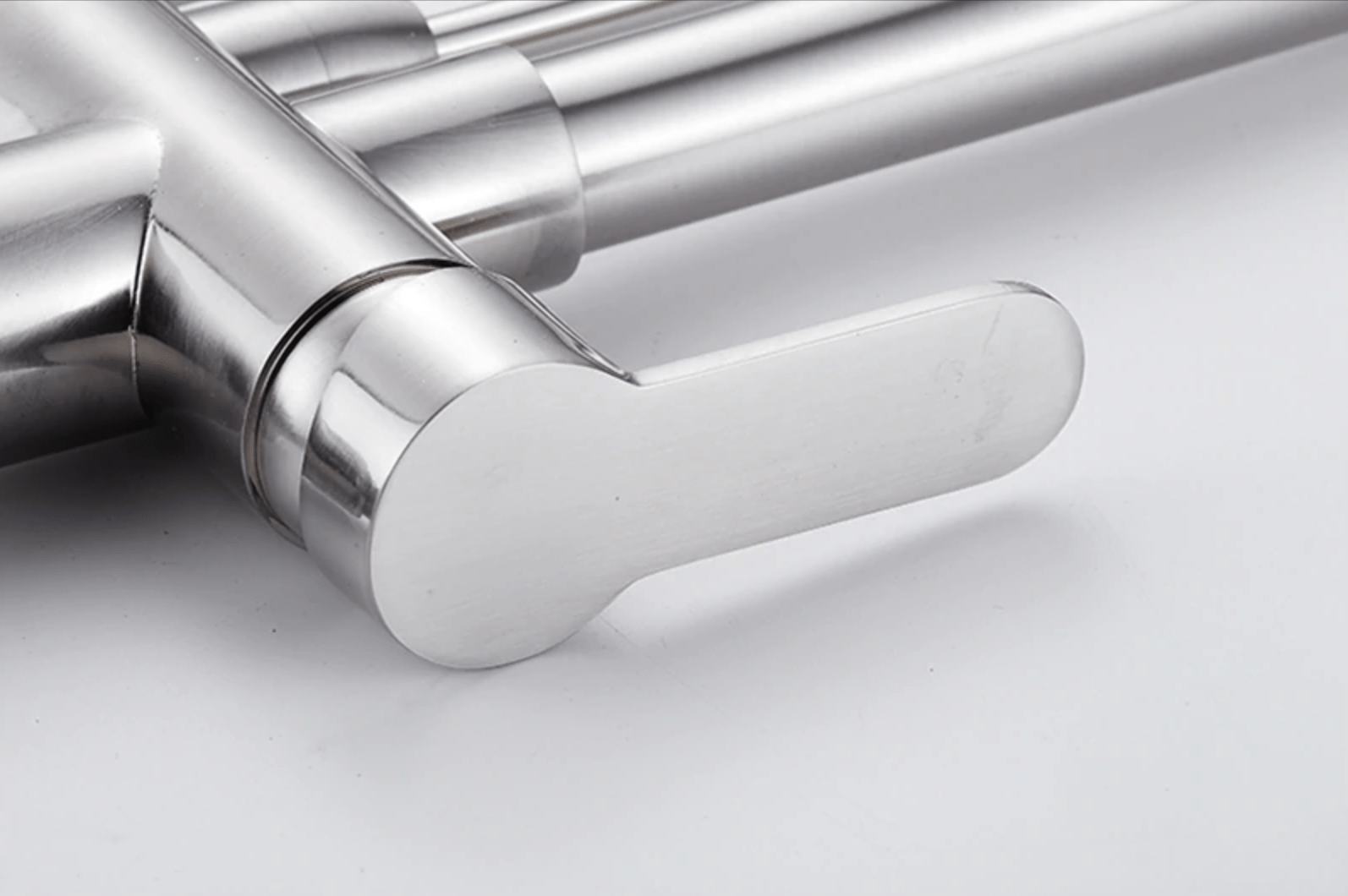 Baterie cu 3 cai pentru filtru de purificare si dus extractibil, argintiu nichelat