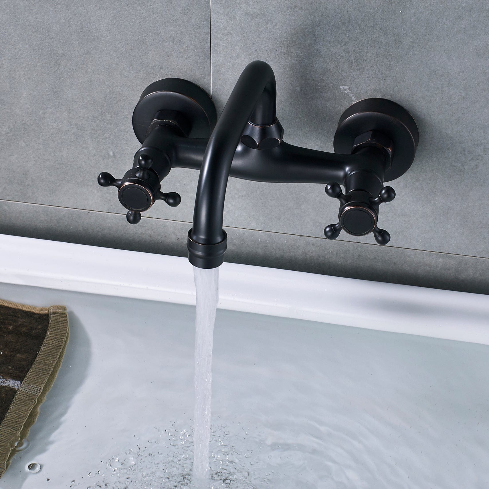 Baterie cu montare pe perete in stil victorian, cu doua manere, negru mat