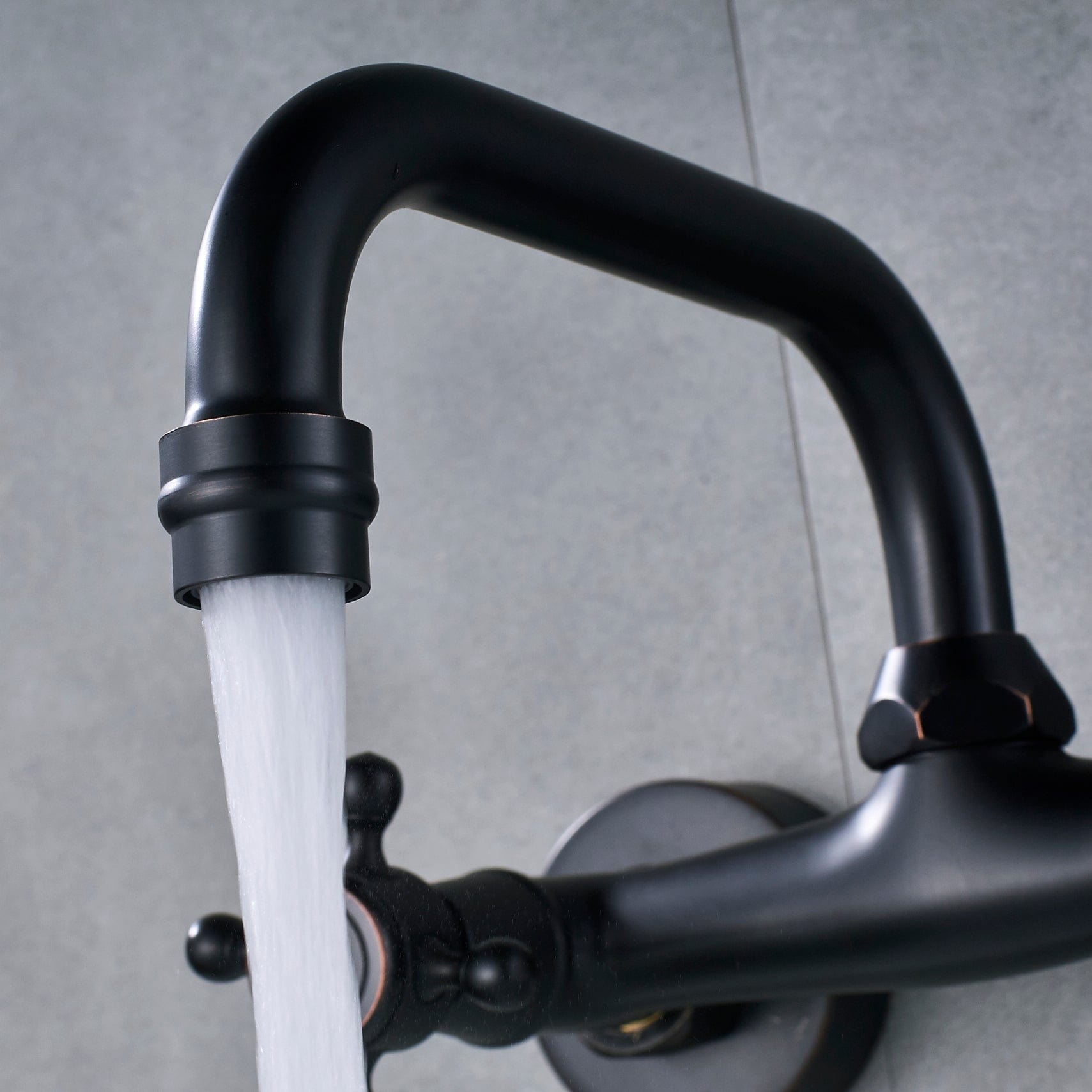 Baterie cu montare pe perete in stil victorian, cu doua manere, negru mat