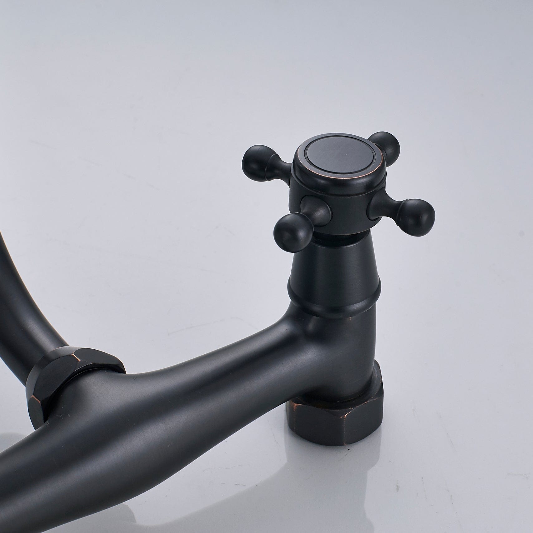 Baterie cu montare pe perete in stil victorian, cu doua manere, negru mat