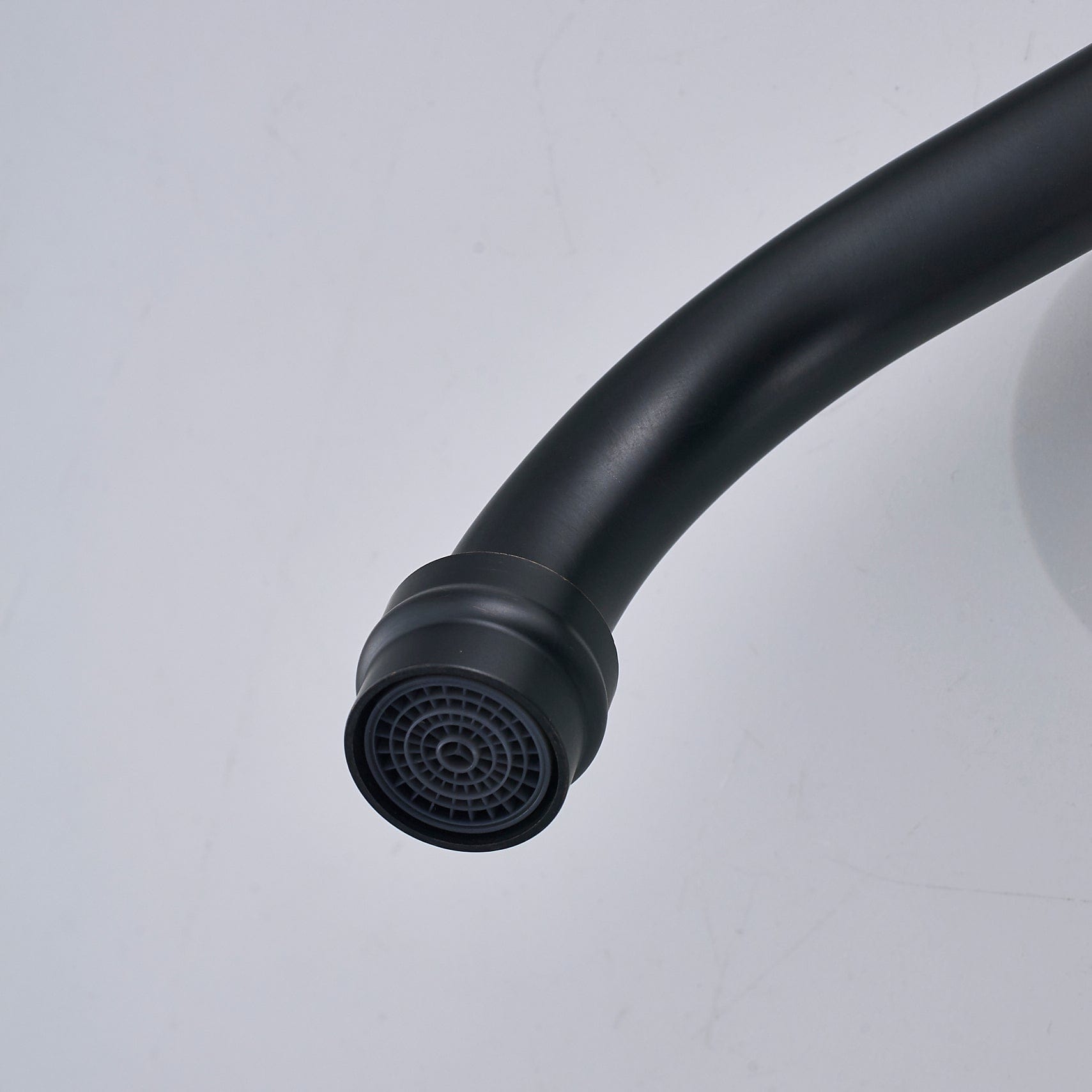 Baterie cu montare pe perete in stil victorian, cu doua manere, negru mat