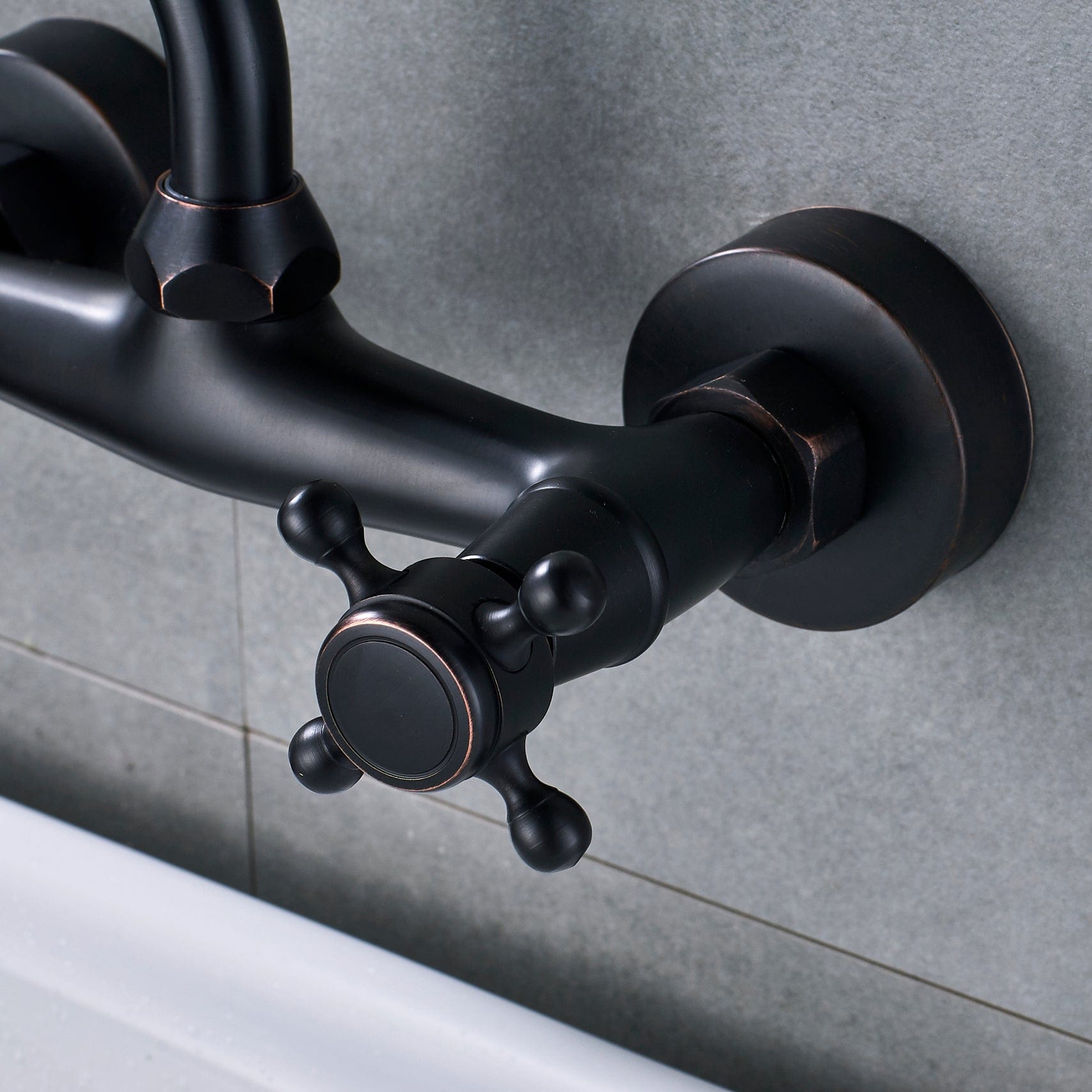 Baterie cu montare pe perete in stil victorian, cu doua manere, negru mat