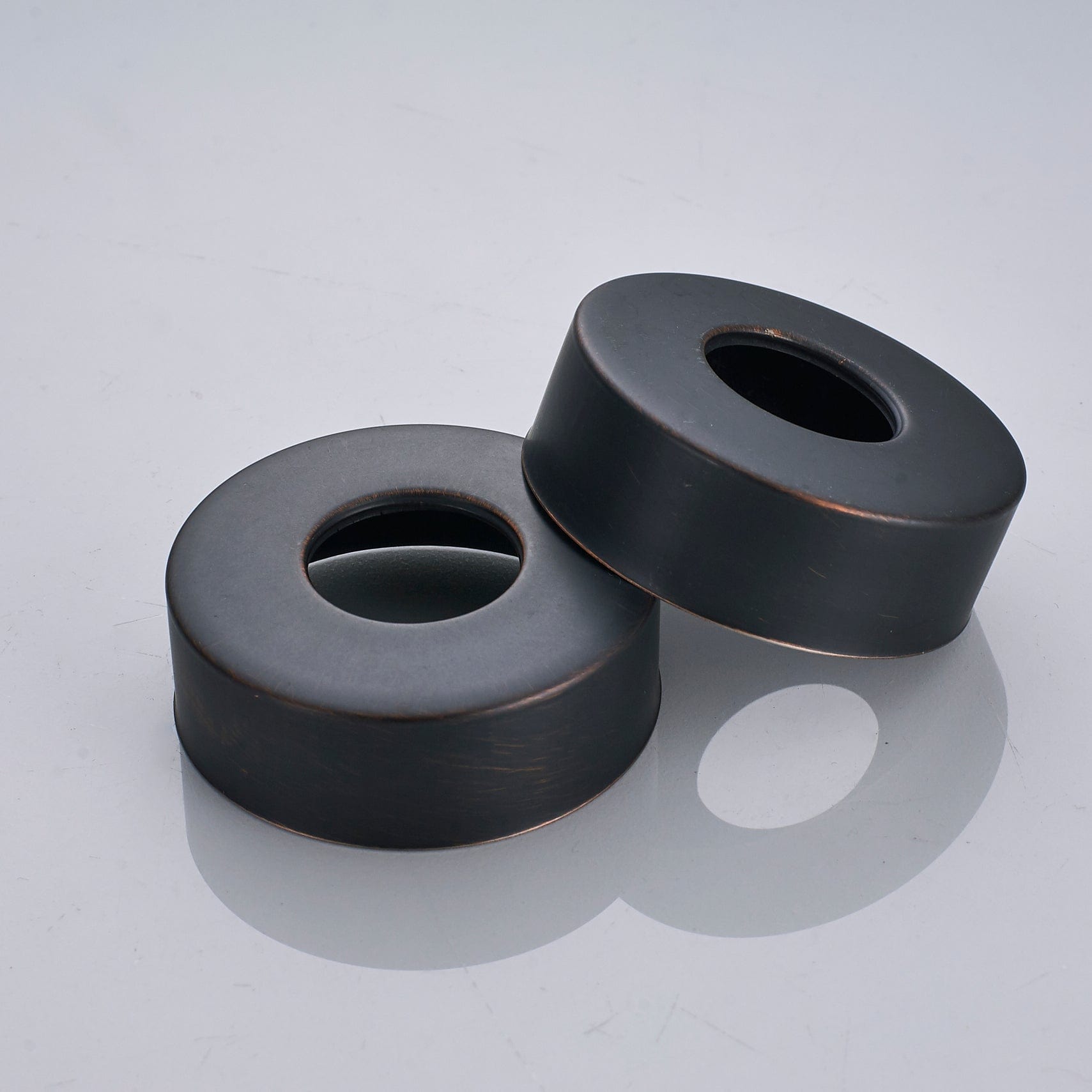 Baterie cu montare pe perete in stil victorian, cu doua manere, negru mat