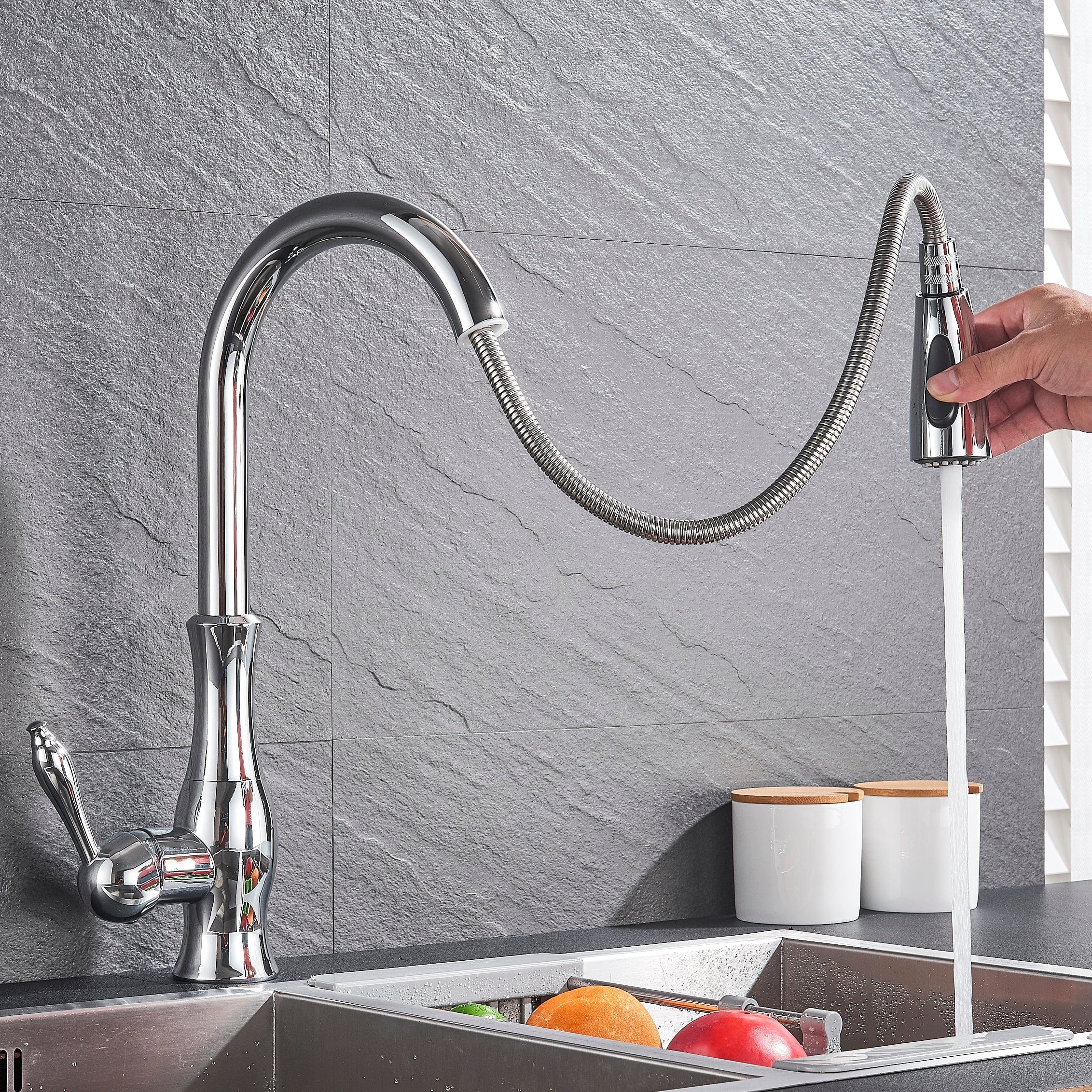 Baterie de bucatarie, cromata, cu furtun extractibil si 2 functii de curgere a apei