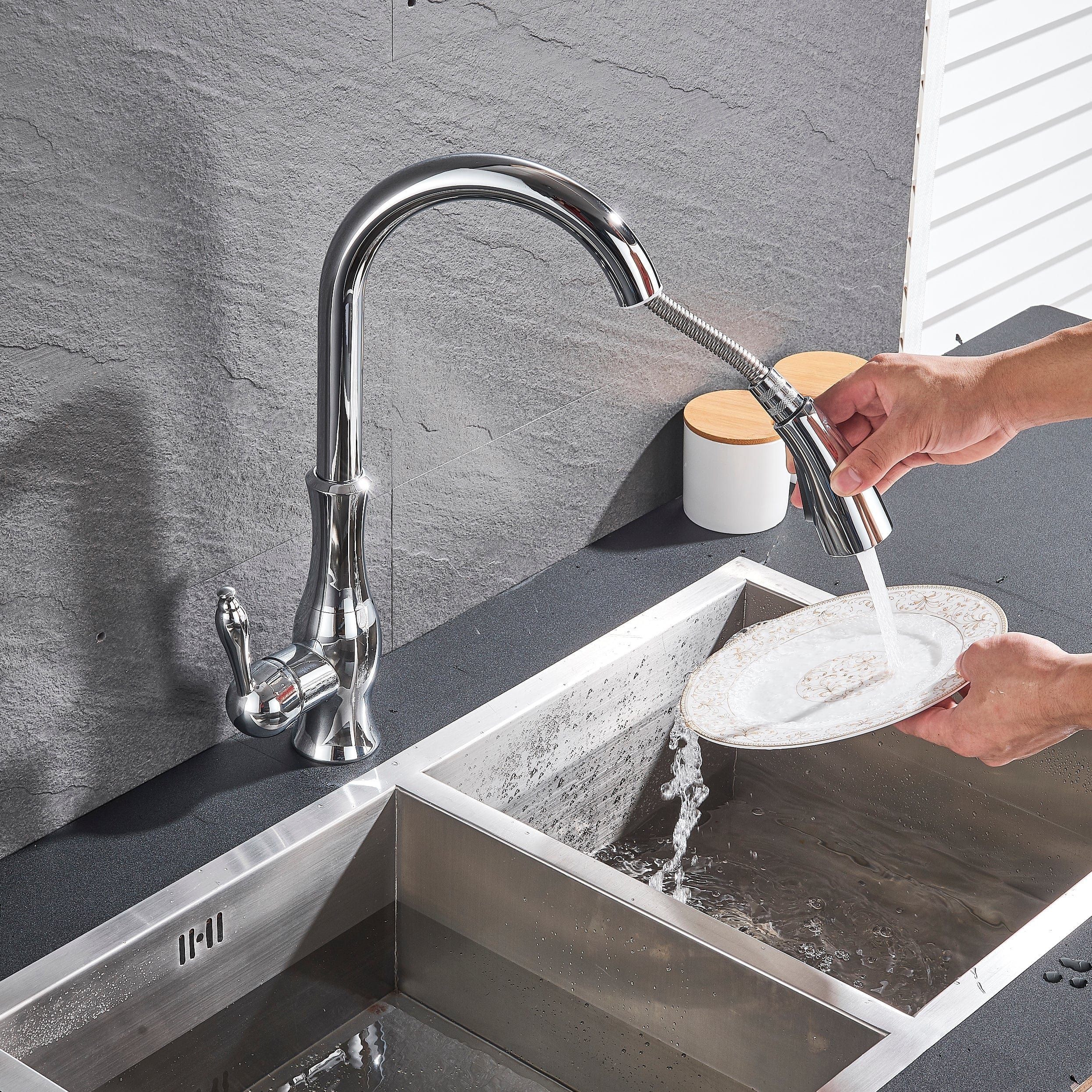 Baterie de bucatarie, cromata, cu furtun extractibil si 2 functii de curgere a apei