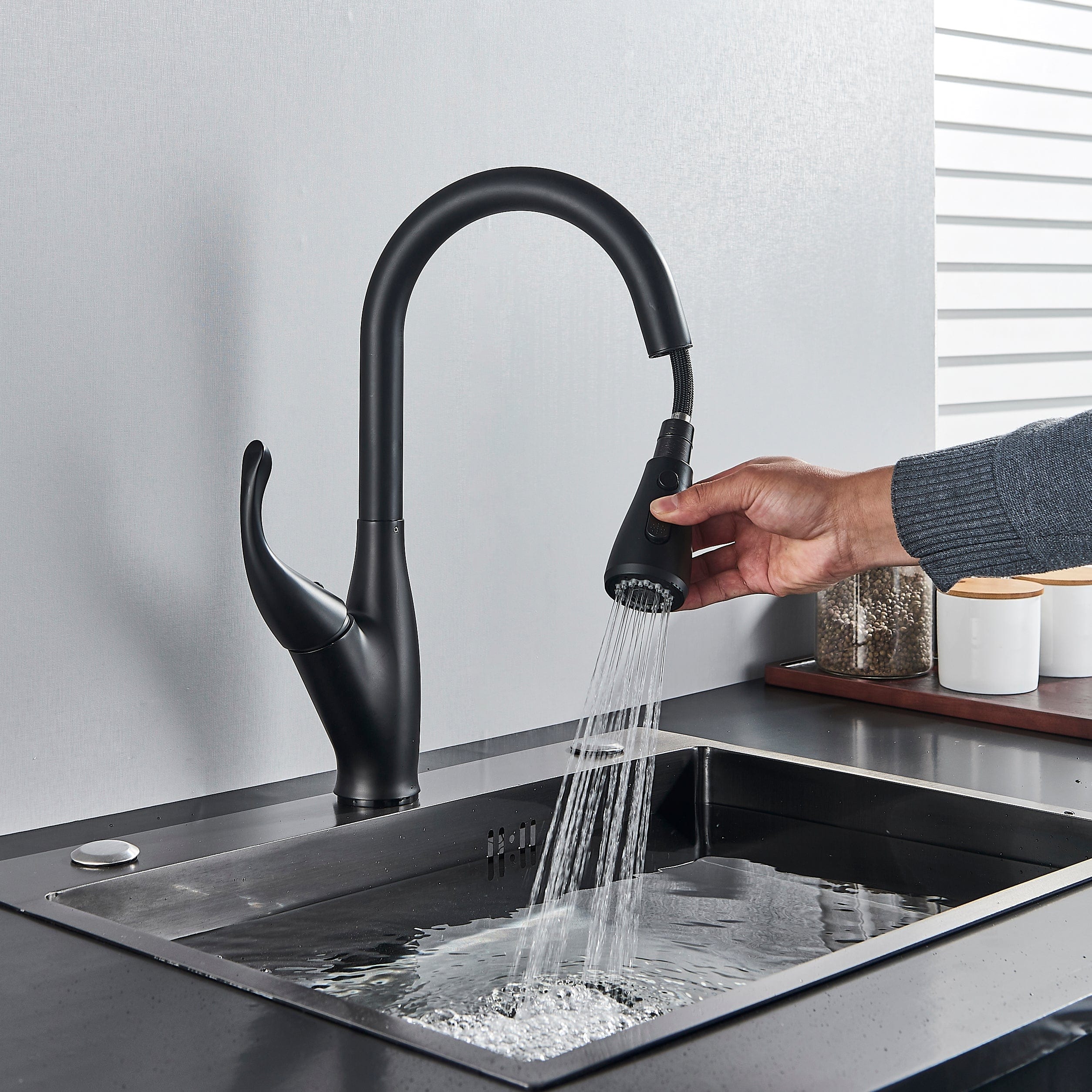 Baterie de bucatarie Kochen Matte, negru mat, cu 2 functii de curgere si dus extractibil