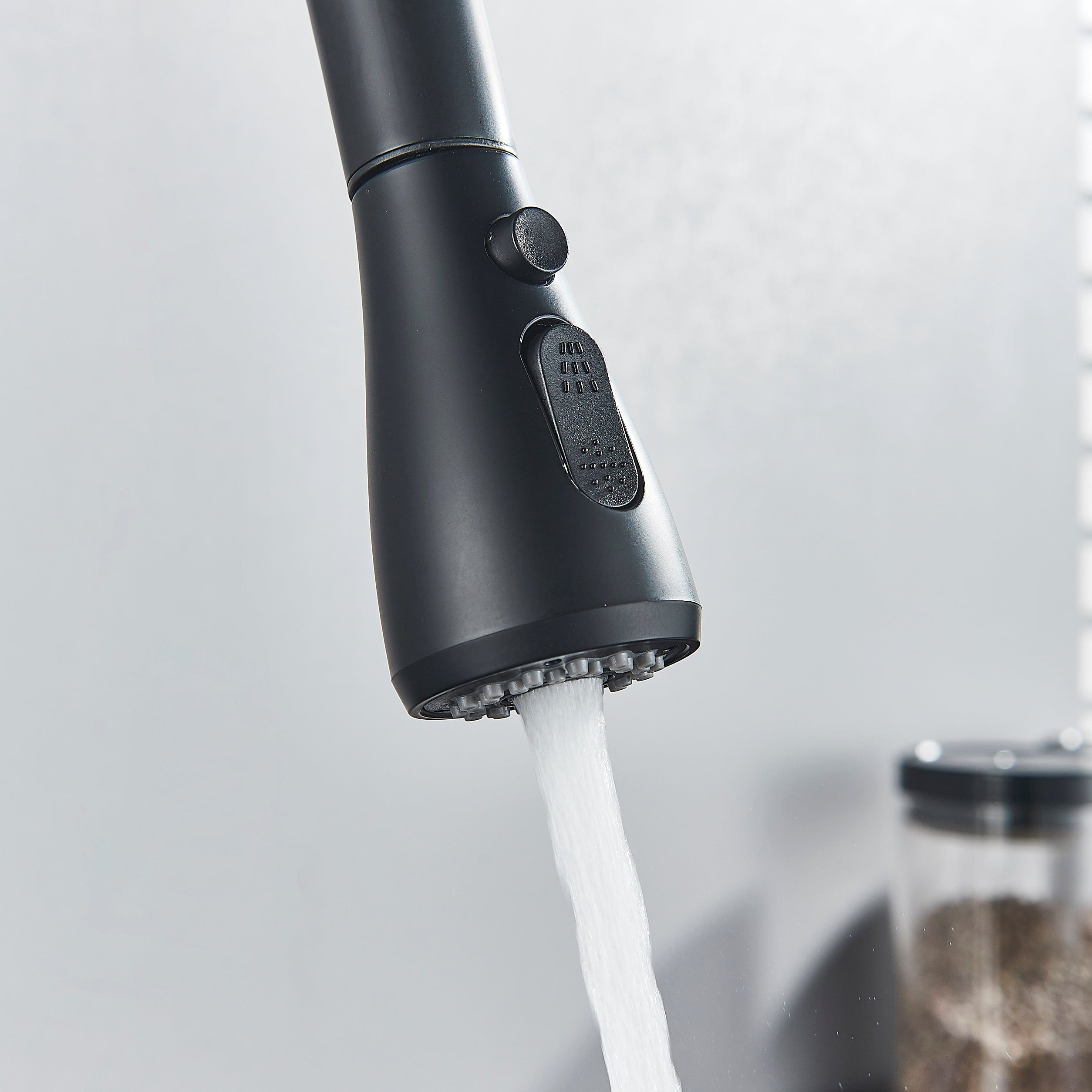 Baterie de bucatarie Kochen Matte, negru mat, cu 2 functii de curgere si dus extractibil