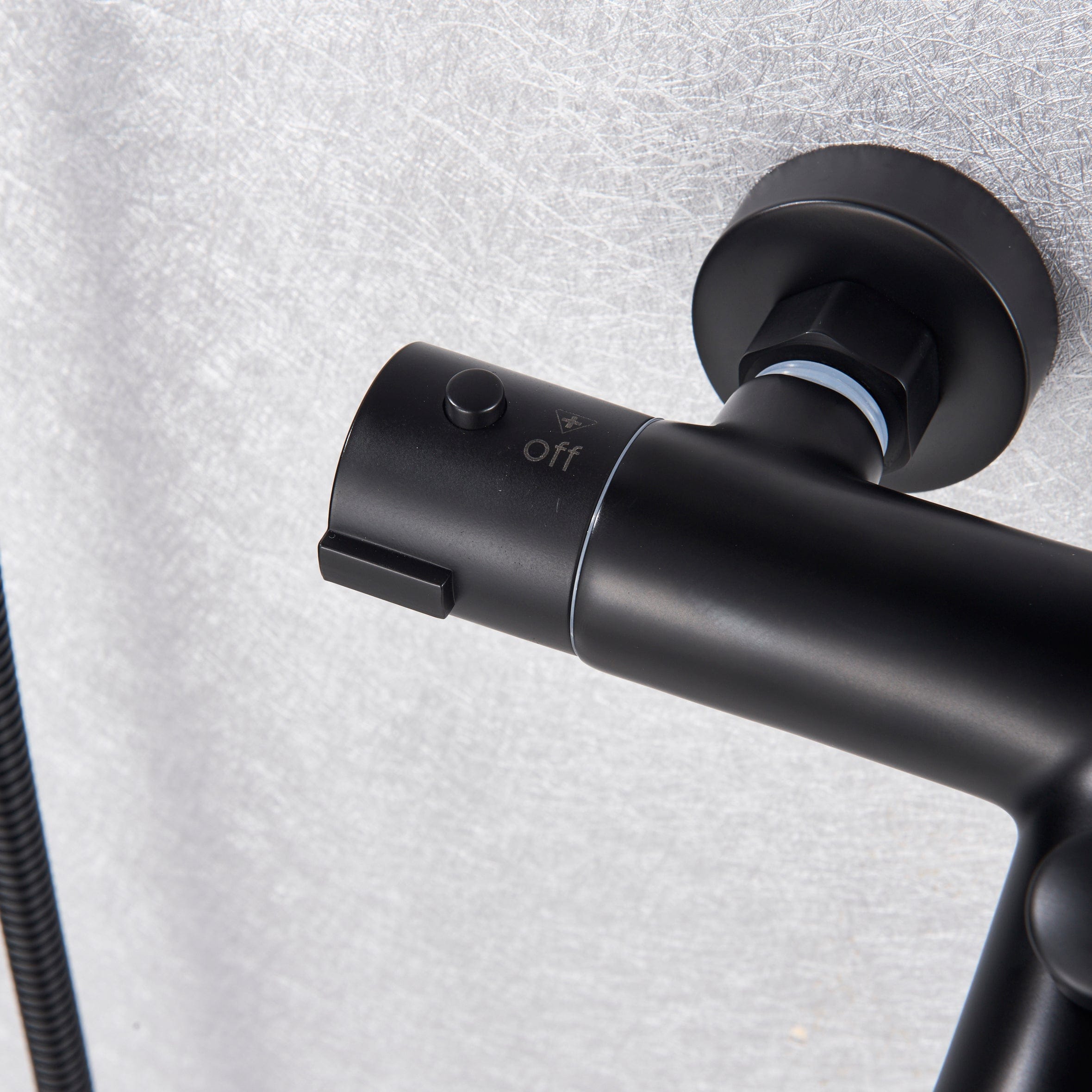 Baterie de cada cu termostat si dus de mana, finisaj negru mat