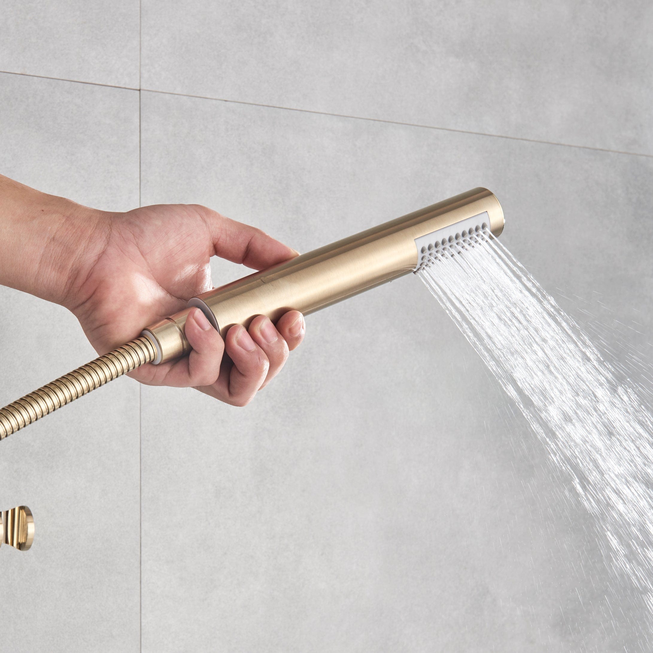 Baterie de cada incastrata, cu dus de mana, finisaj auriu nichelat (semi-lucios)