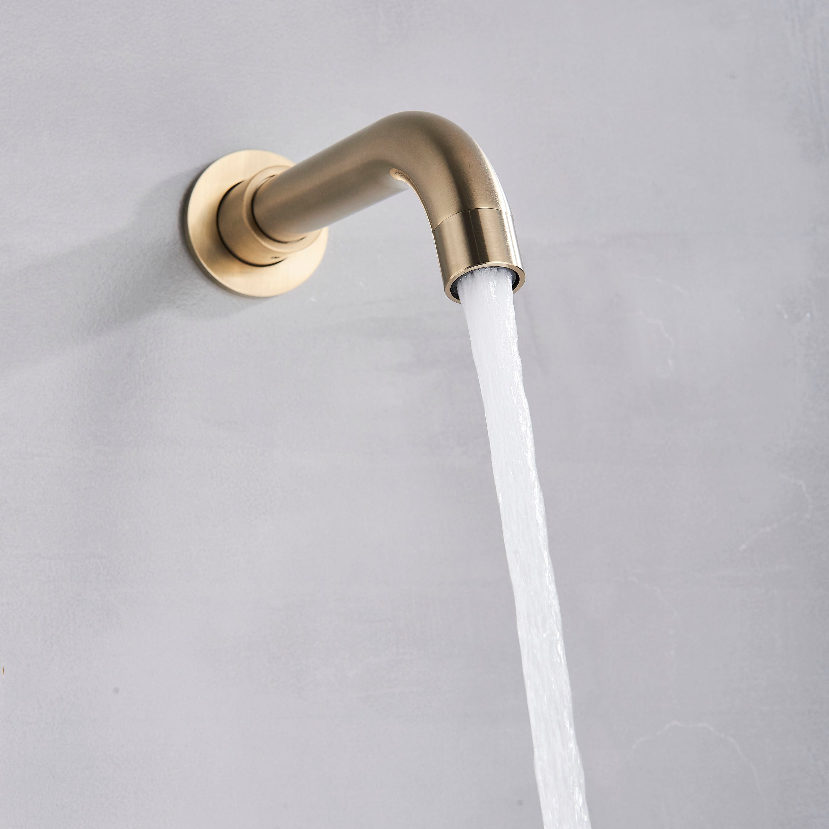 Baterie de cada incastrata, cu dus de mana, finisaj auriu nichelat (semi-lucios)