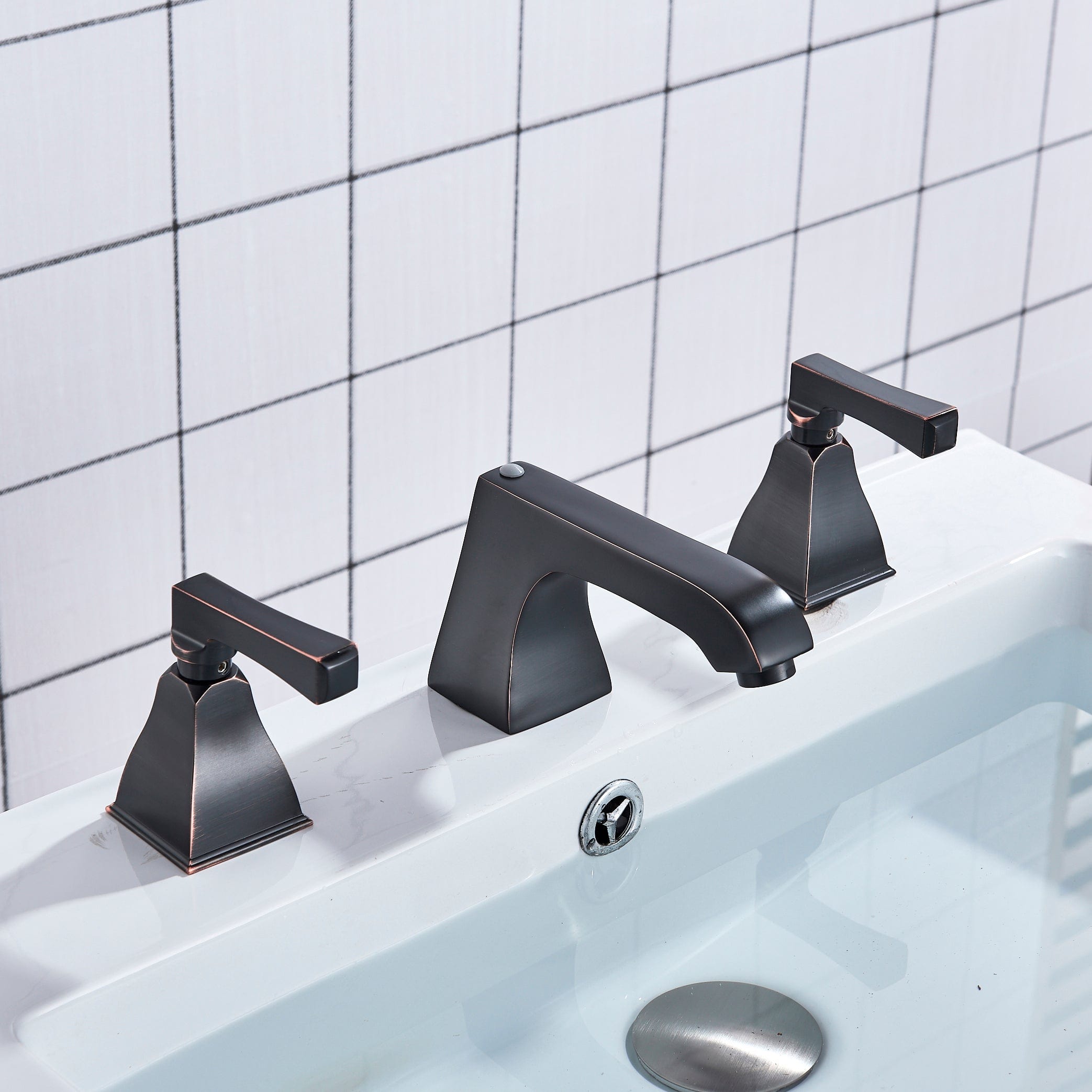 Baterie de lavoar cu design minimalist, doua manere, negru mat