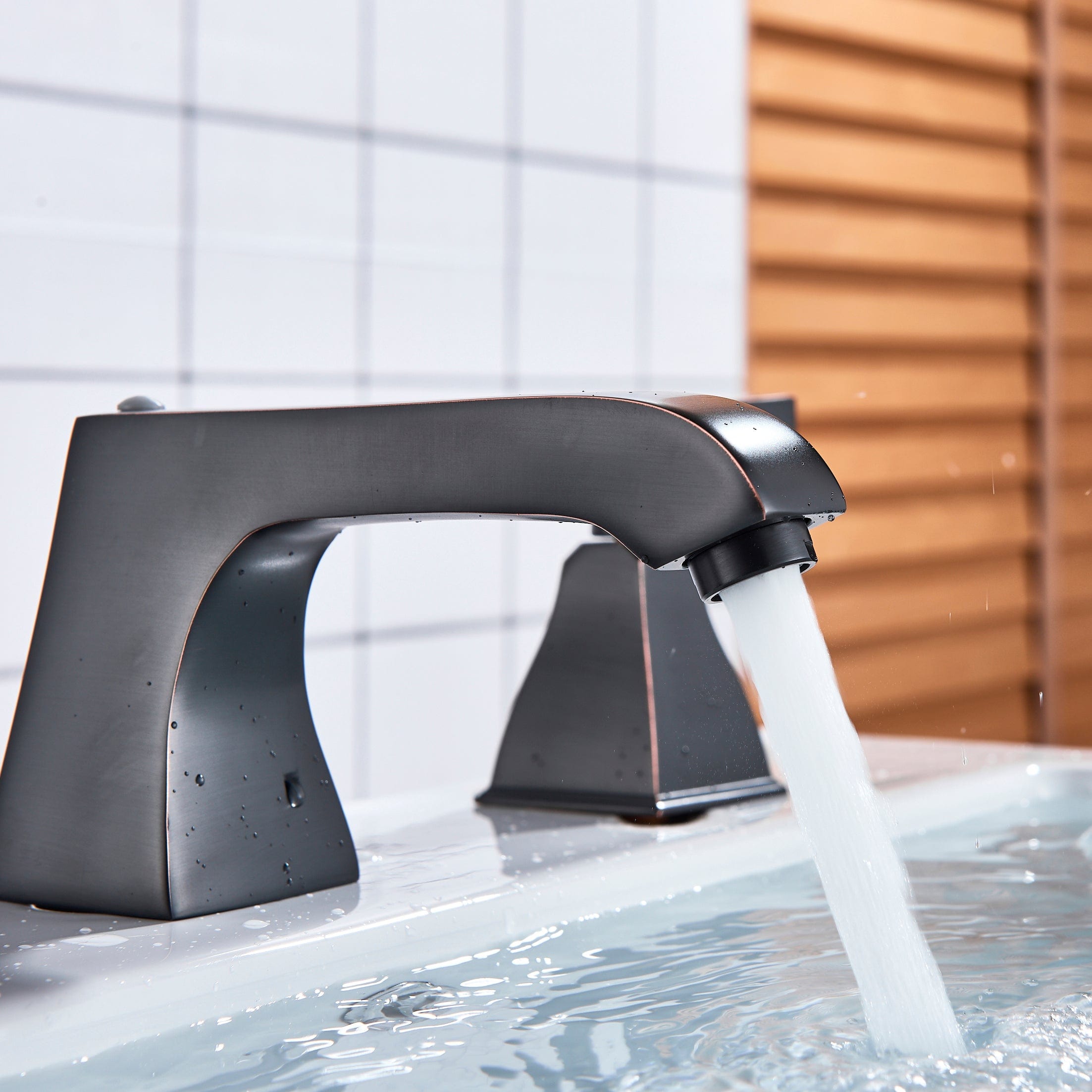 Baterie de lavoar cu design minimalist, doua manere, negru mat