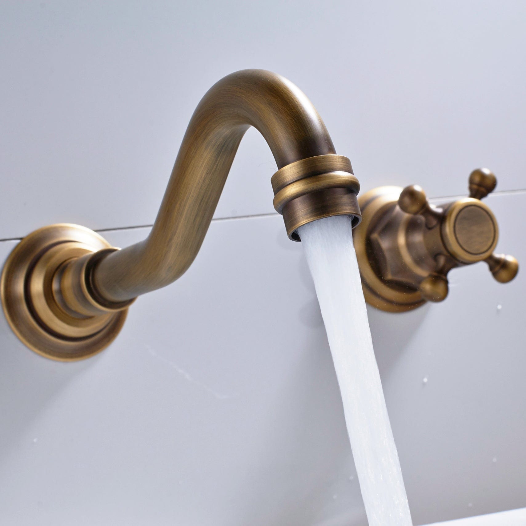 Baterie lavoar Chester cu montare in perete, din alama, cu 2 manere, auriu antichizat