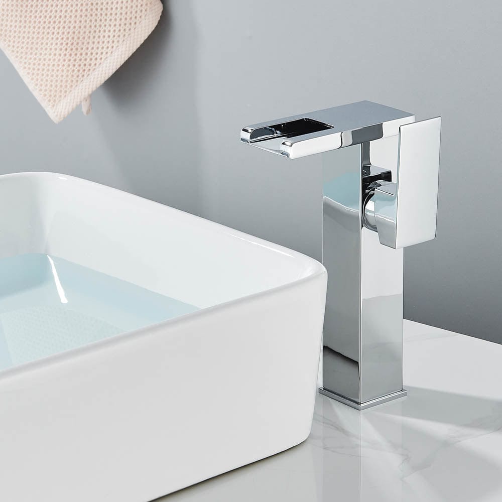 Baterie lavoar cu led, tip cascada, argintiu