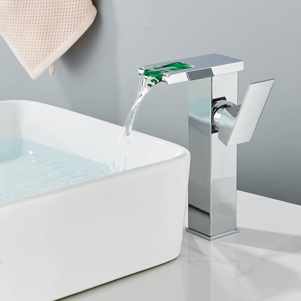 Baterie lavoar cu led, tip cascada, argintiu