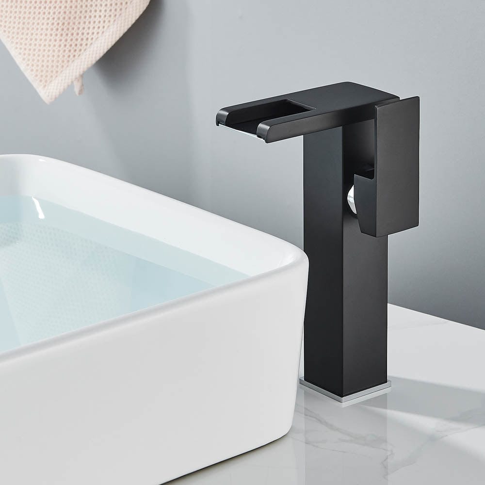 Baterie lavoar cu led, tip cascada, negru mat