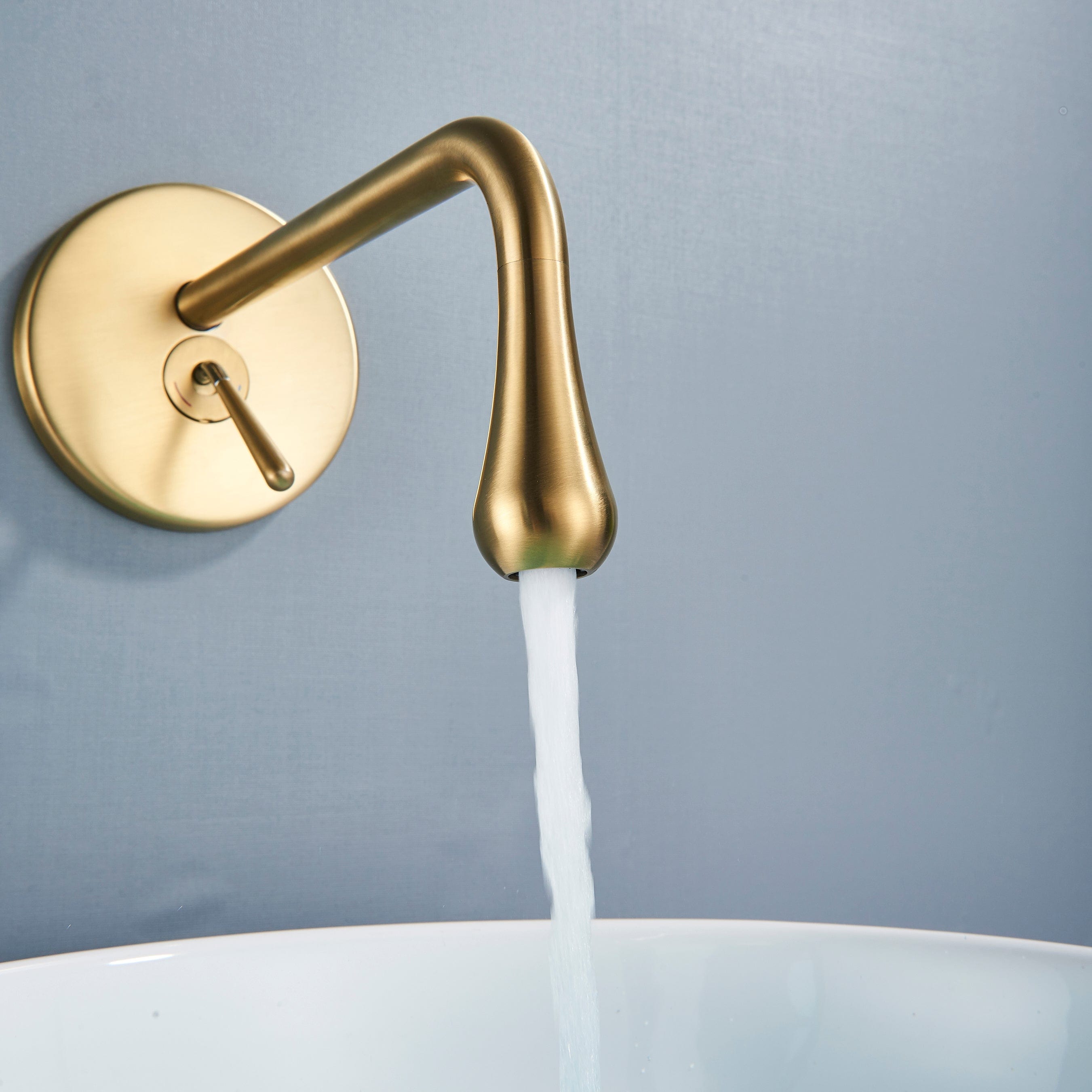 Baterie lavoar cu montare in perete, auriu nichelat