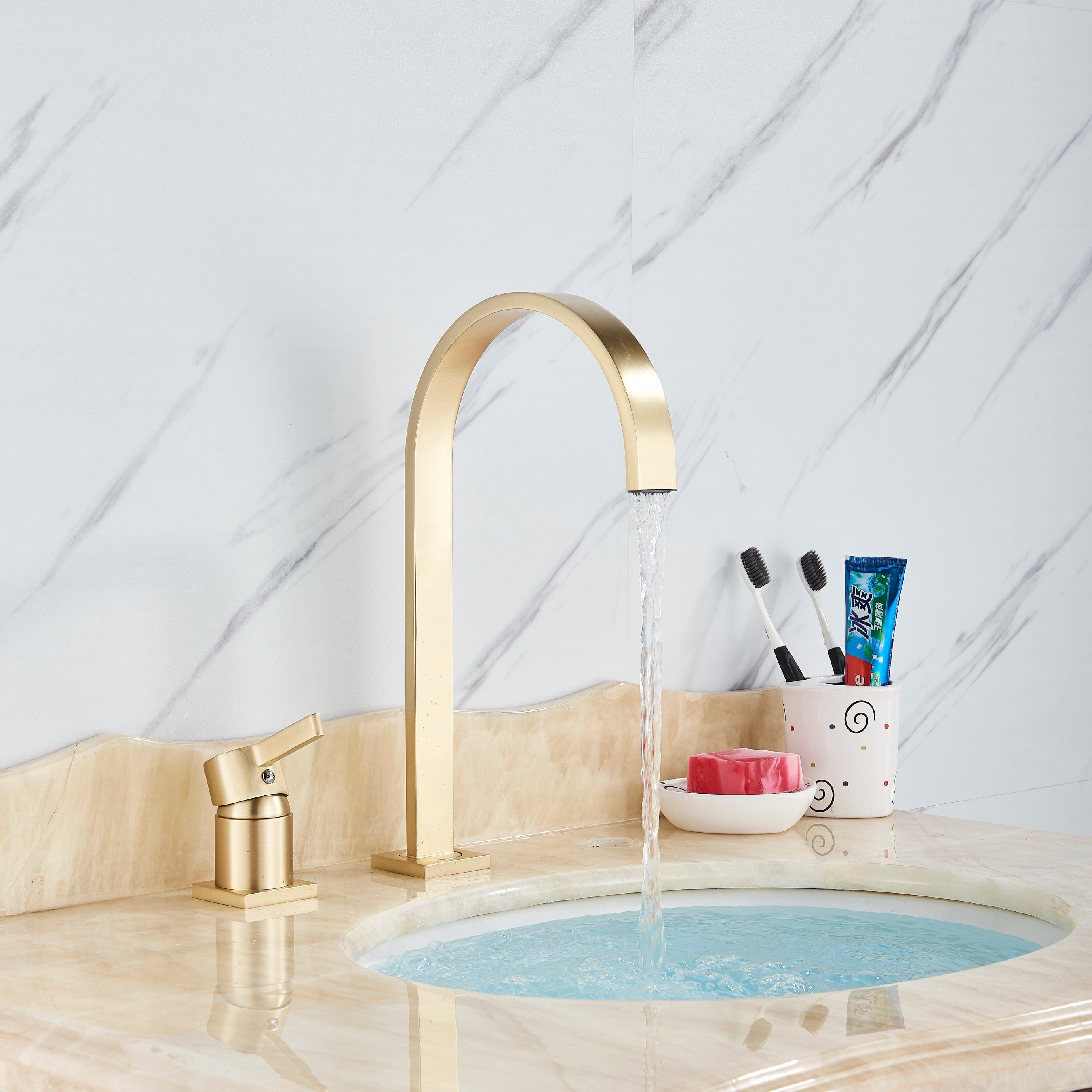 Baterie lavoar cu montare pe blat, cu monocomanda, auriu nichelat