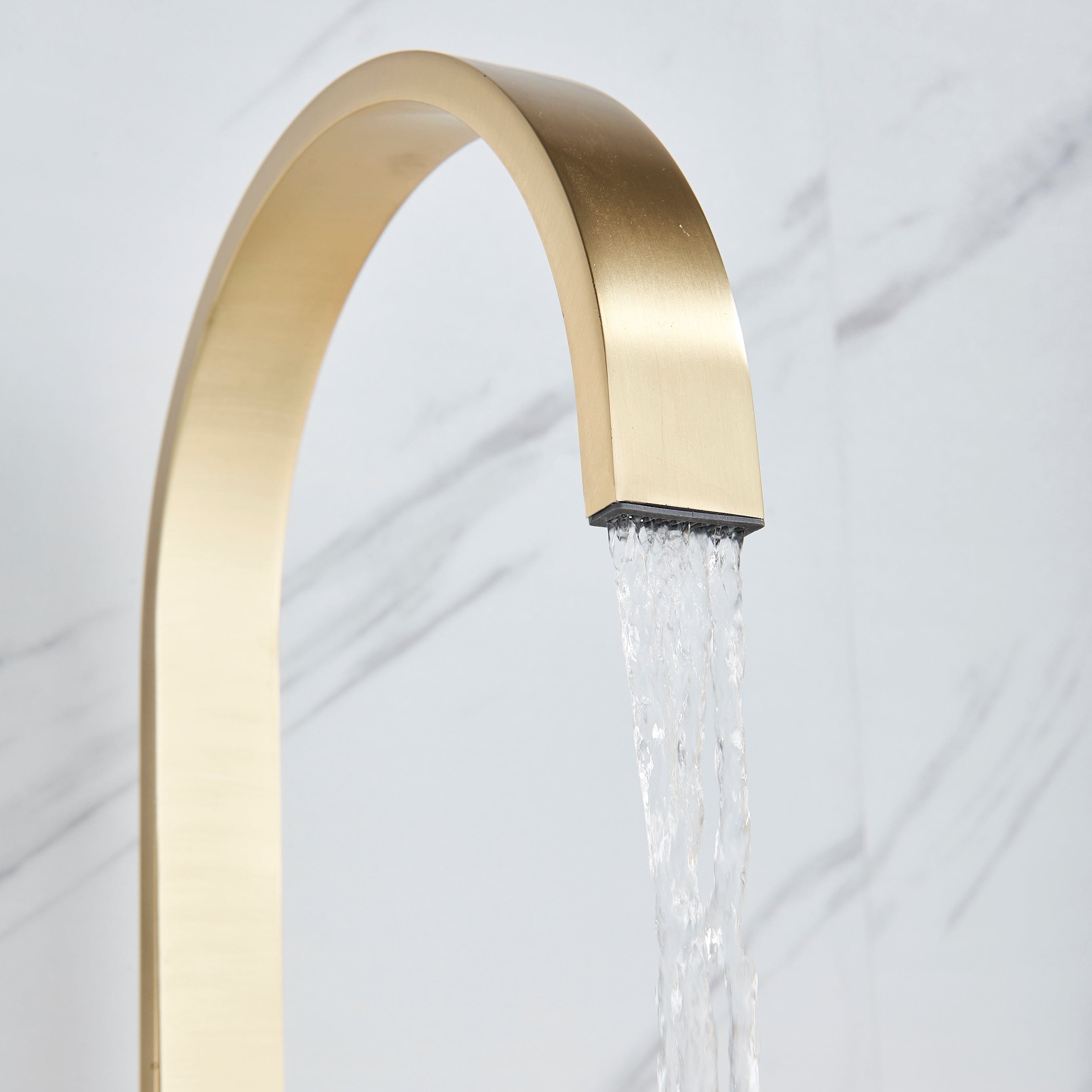 Baterie lavoar cu montare pe blat, cu monocomanda, auriu nichelat