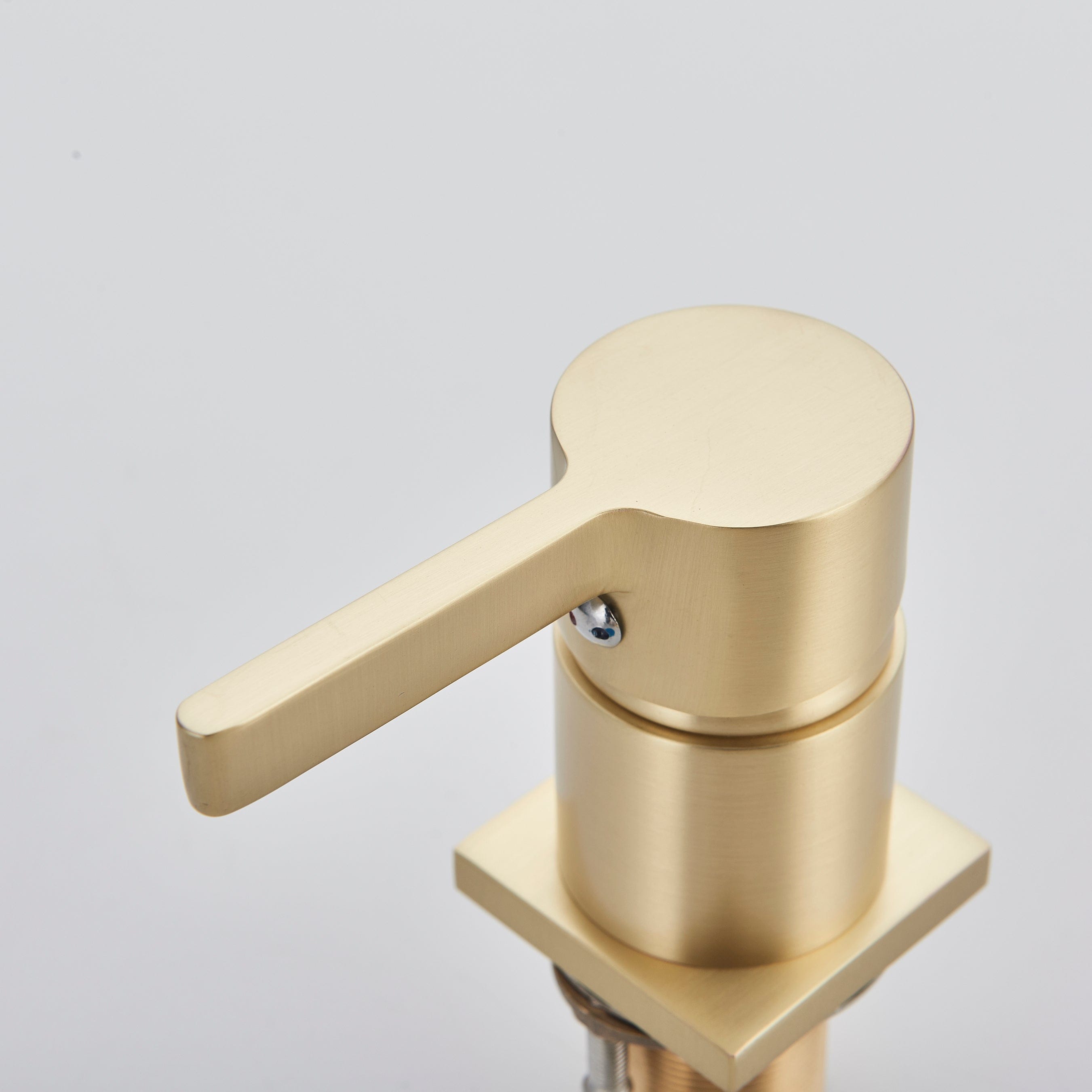 Baterie lavoar cu montare pe blat, cu monocomanda, auriu nichelat