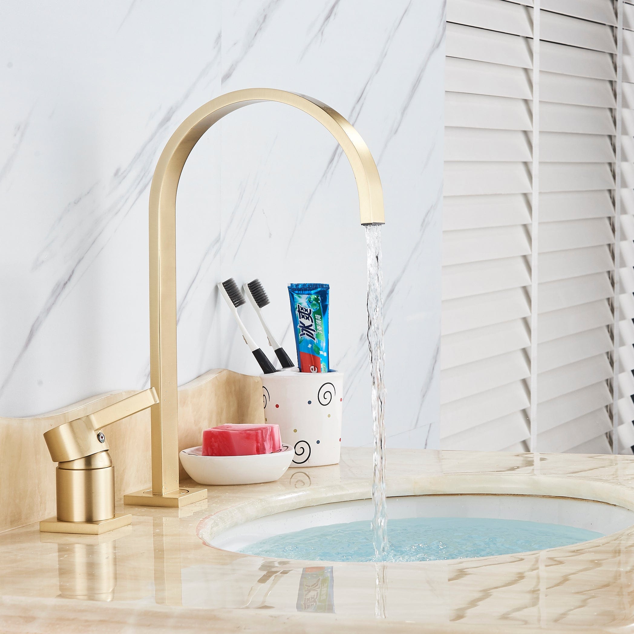 Baterie lavoar cu montare pe blat, cu monocomanda, auriu nichelat