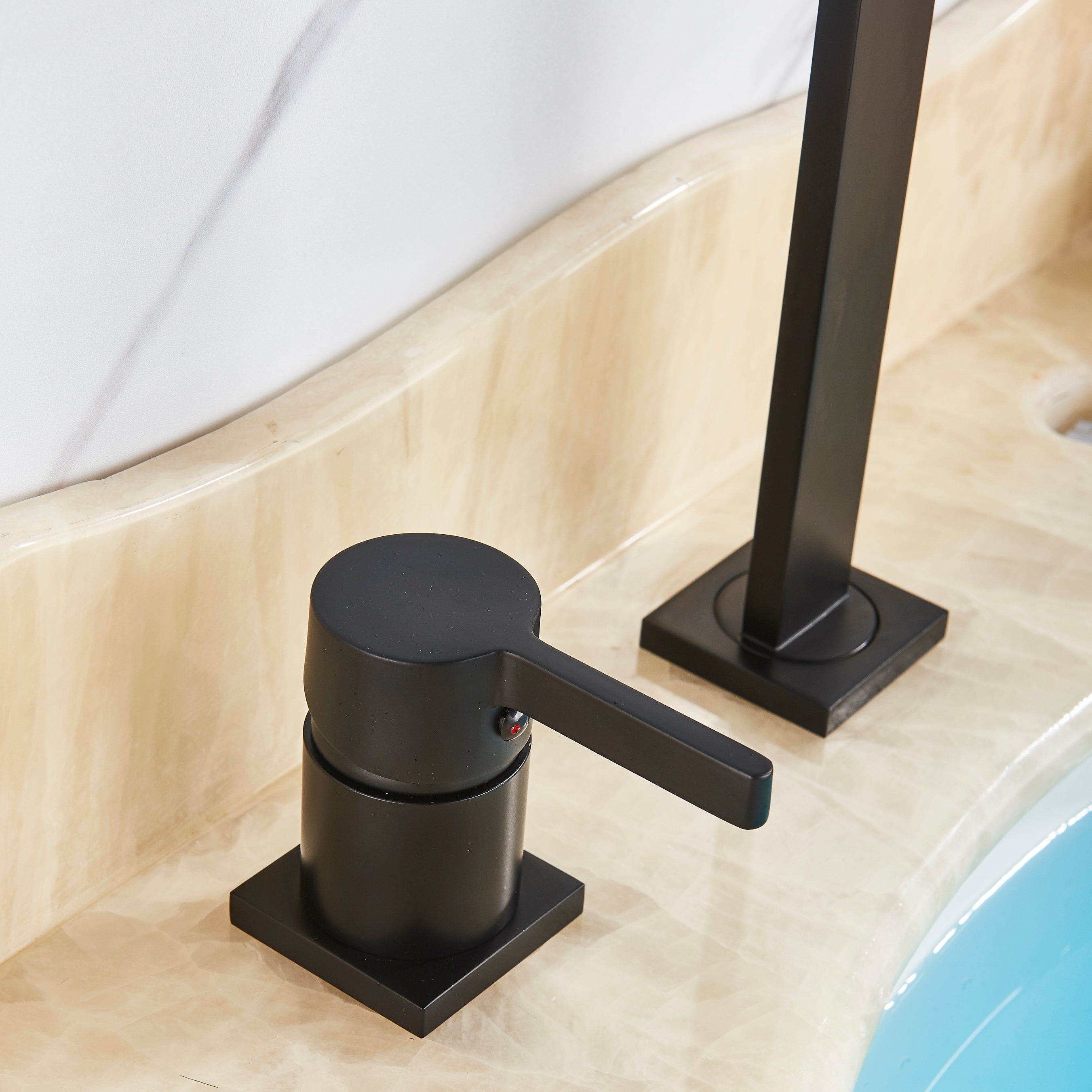 Baterie lavoar cu montare pe blat, cu monocomanda, negru mat