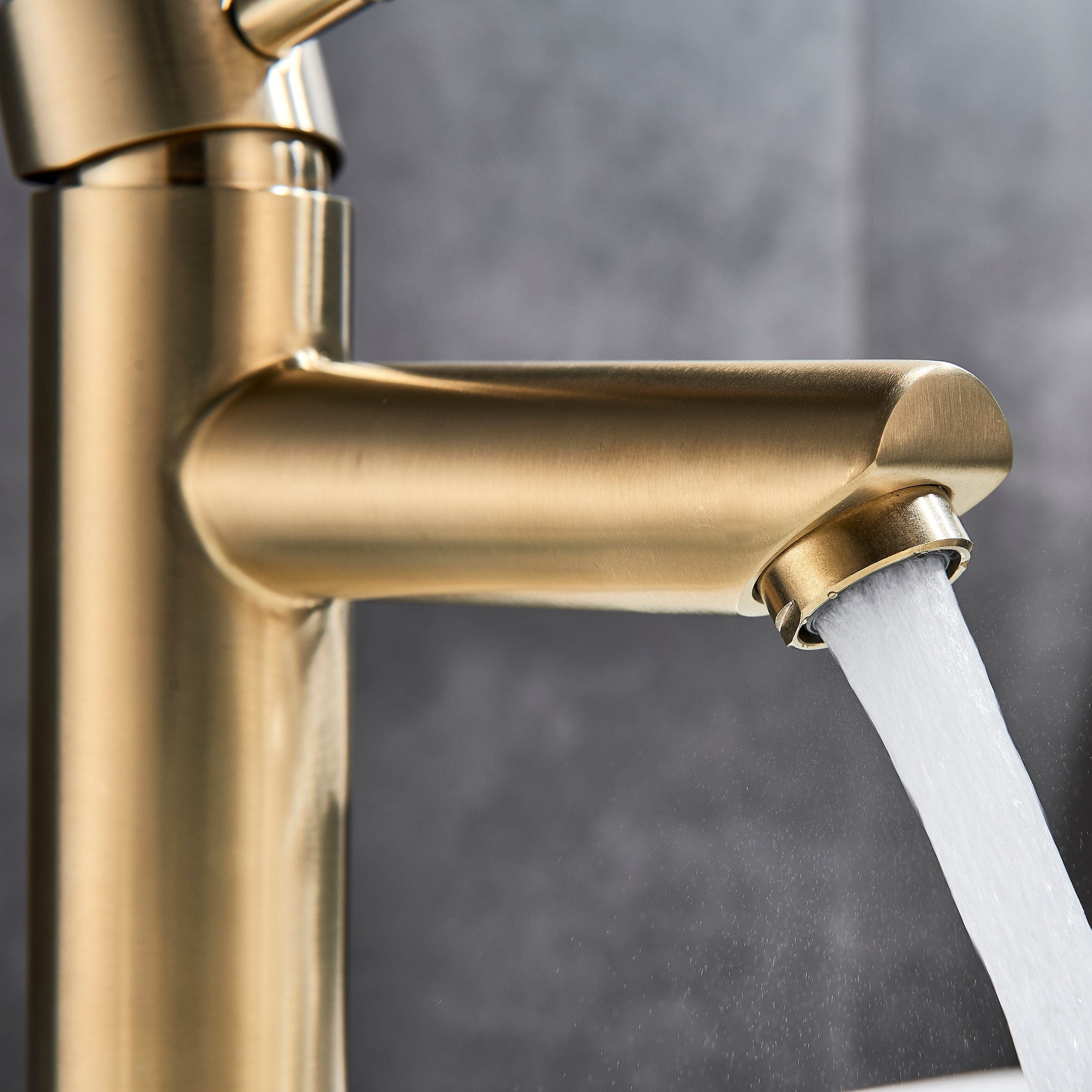 Baterie lavoar cu montare pe chiuveta, auriu nichelat