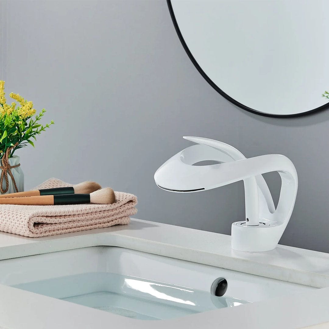 Baterie lavoar cu un singur maner si orificiu, tip cascada, alb