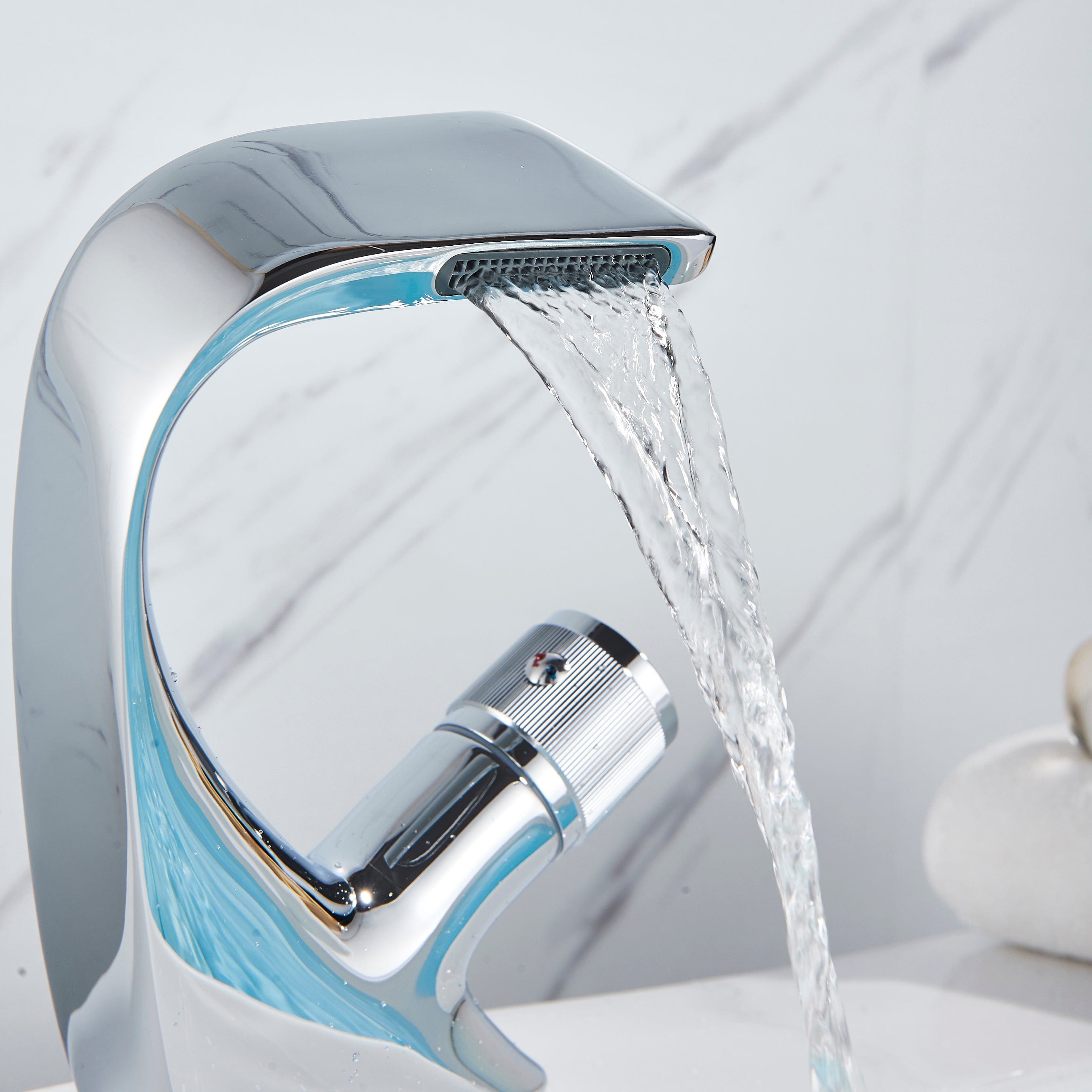 Baterie lavoar cu un singur maner si orificiu, tip cascada, argintiu lucios