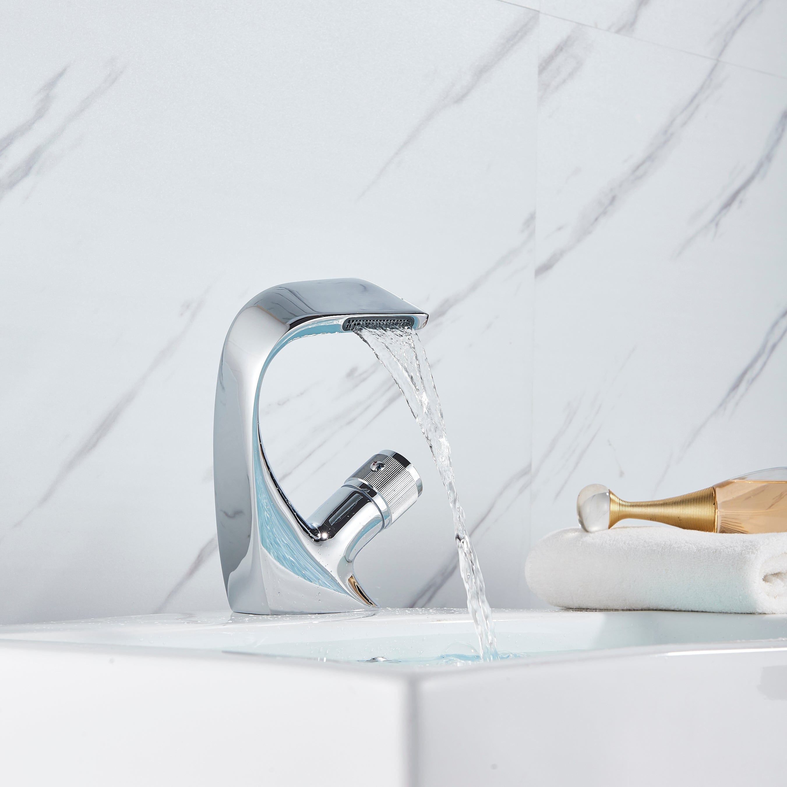 Baterie lavoar cu un singur maner si orificiu, tip cascada, argintiu lucios