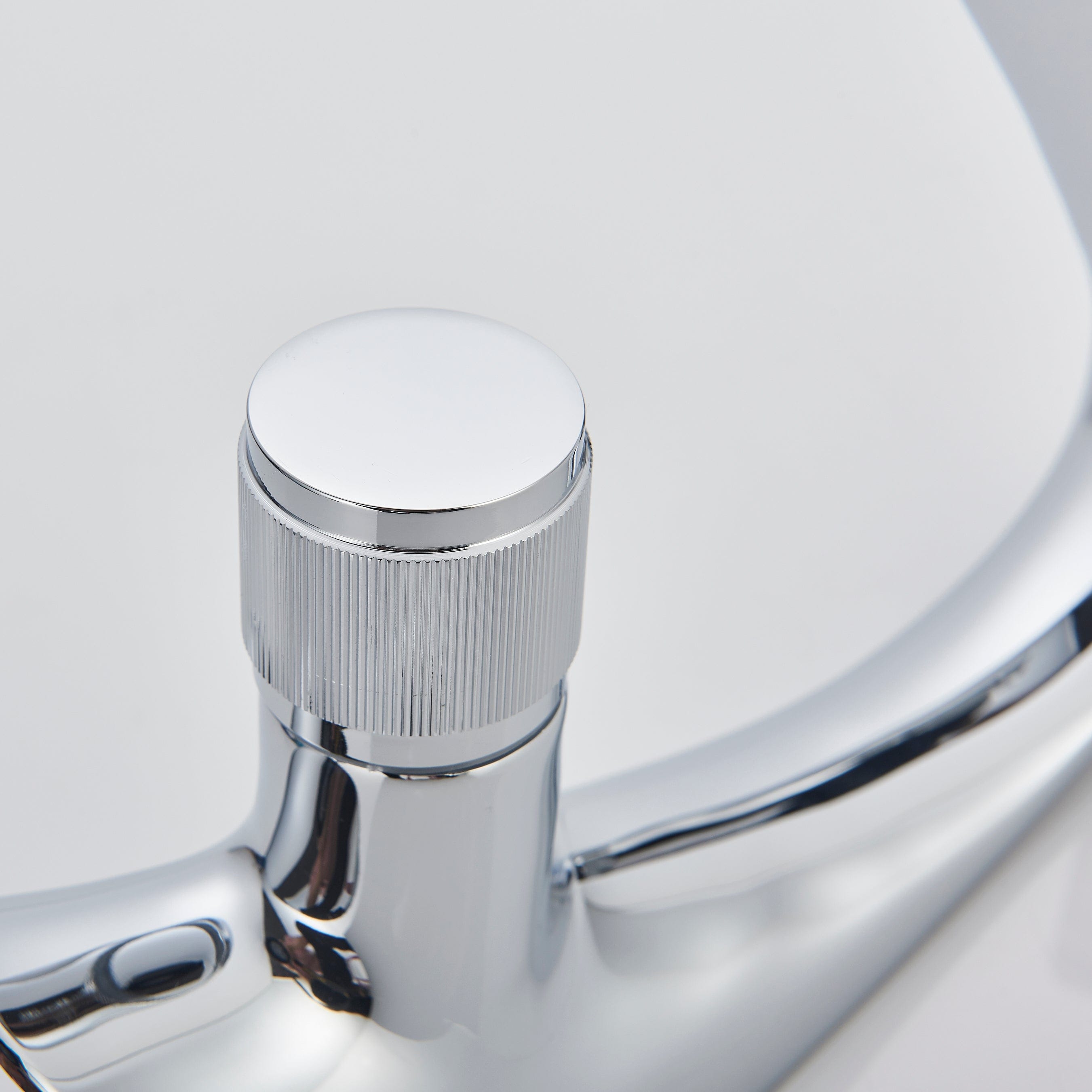 Baterie lavoar cu un singur maner si orificiu, tip cascada, argintiu lucios