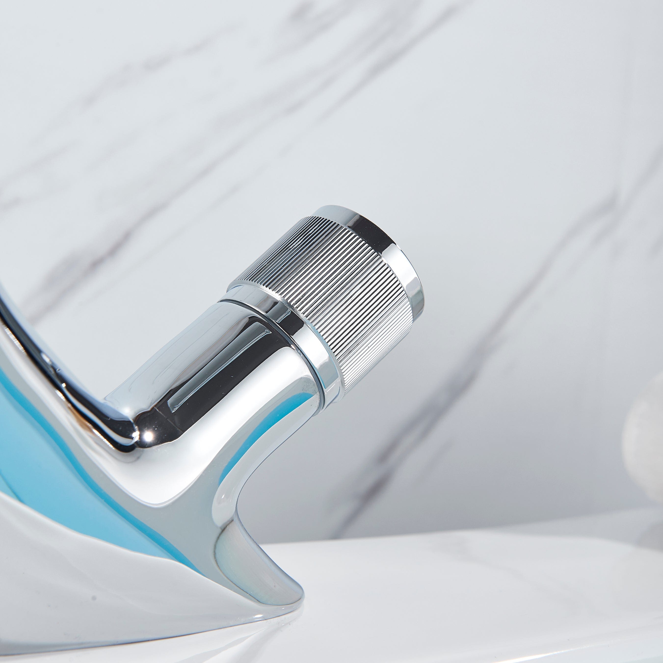 Baterie lavoar cu un singur maner si orificiu, tip cascada, argintiu lucios