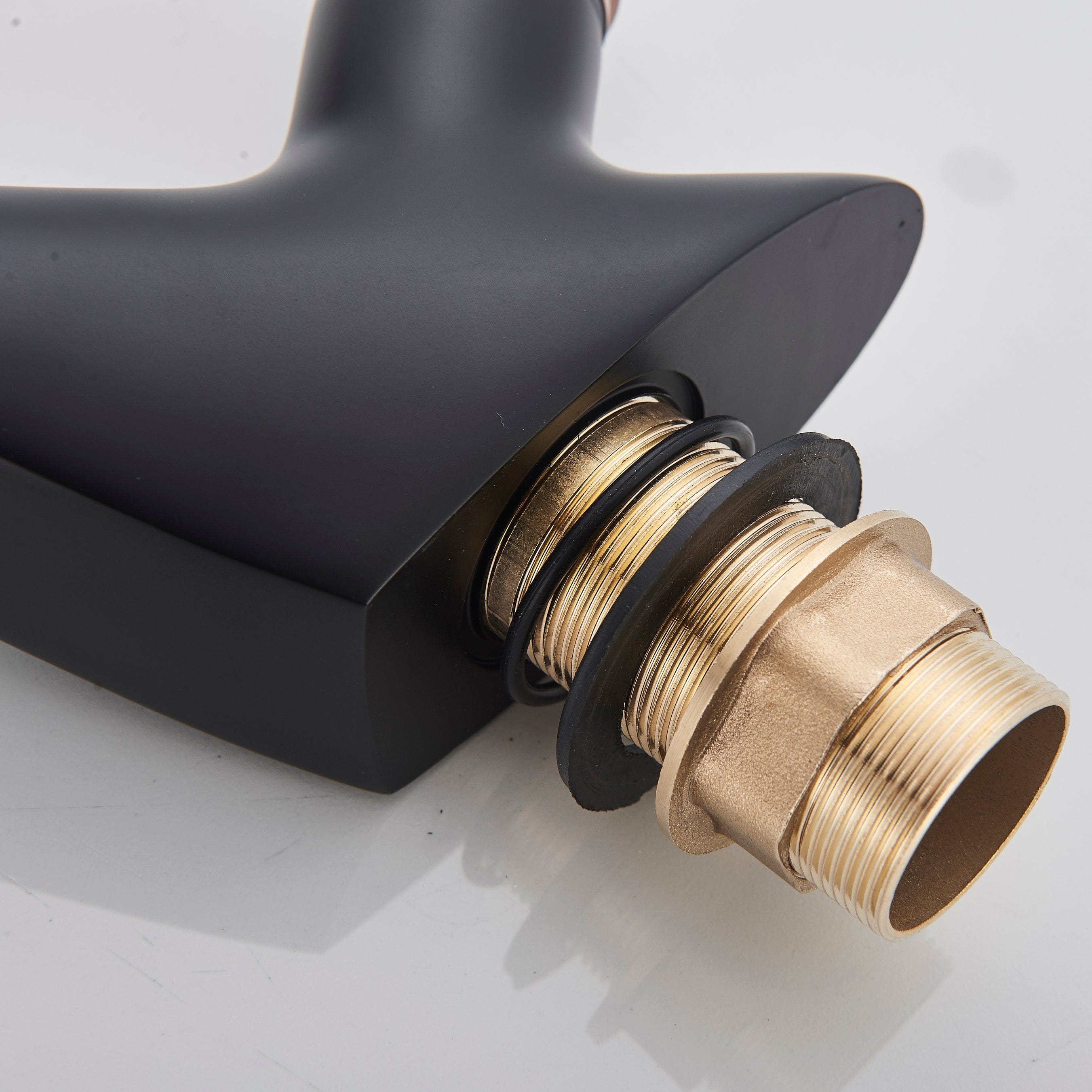 Baterie lavoar cu un singur maner si orificiu, tip cascada, negru cu bronz